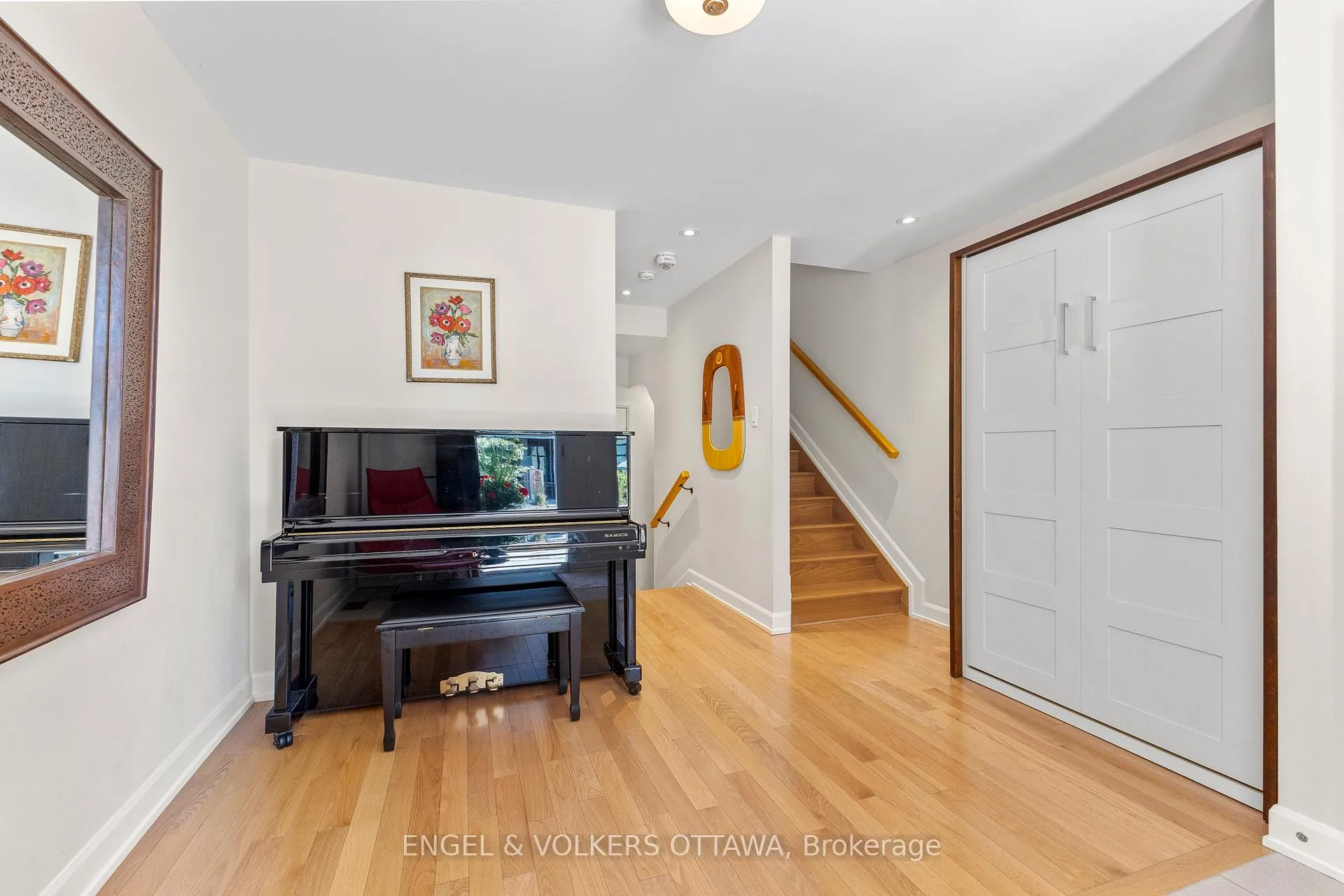 Photo 3 of 537 De Mazenod Avenue, Ottawa, Ottawa East — HOMEH