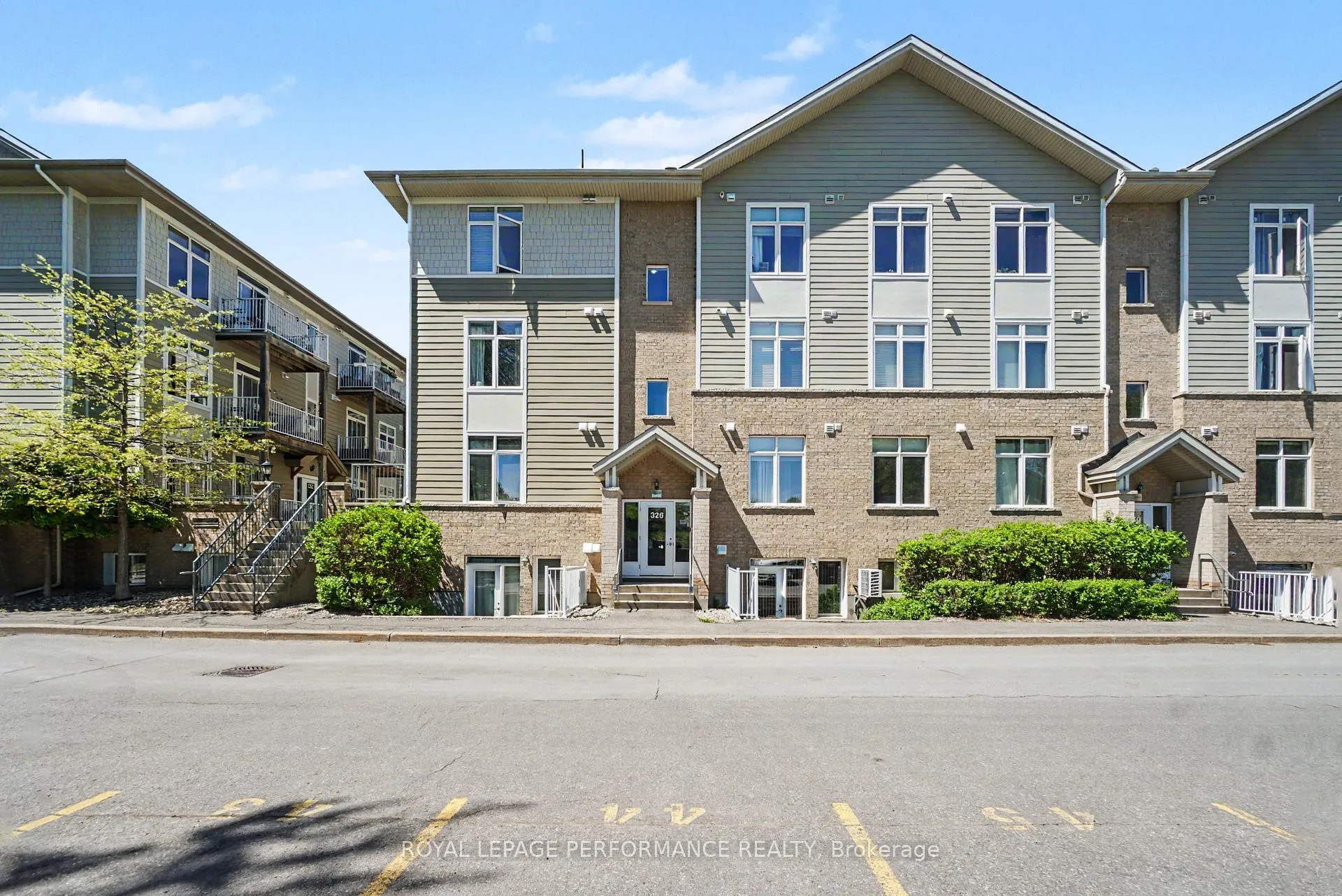 Photo 1 of Unit D, 326 Everest Private, Ottawa, Elmvale Acres — HOMEH