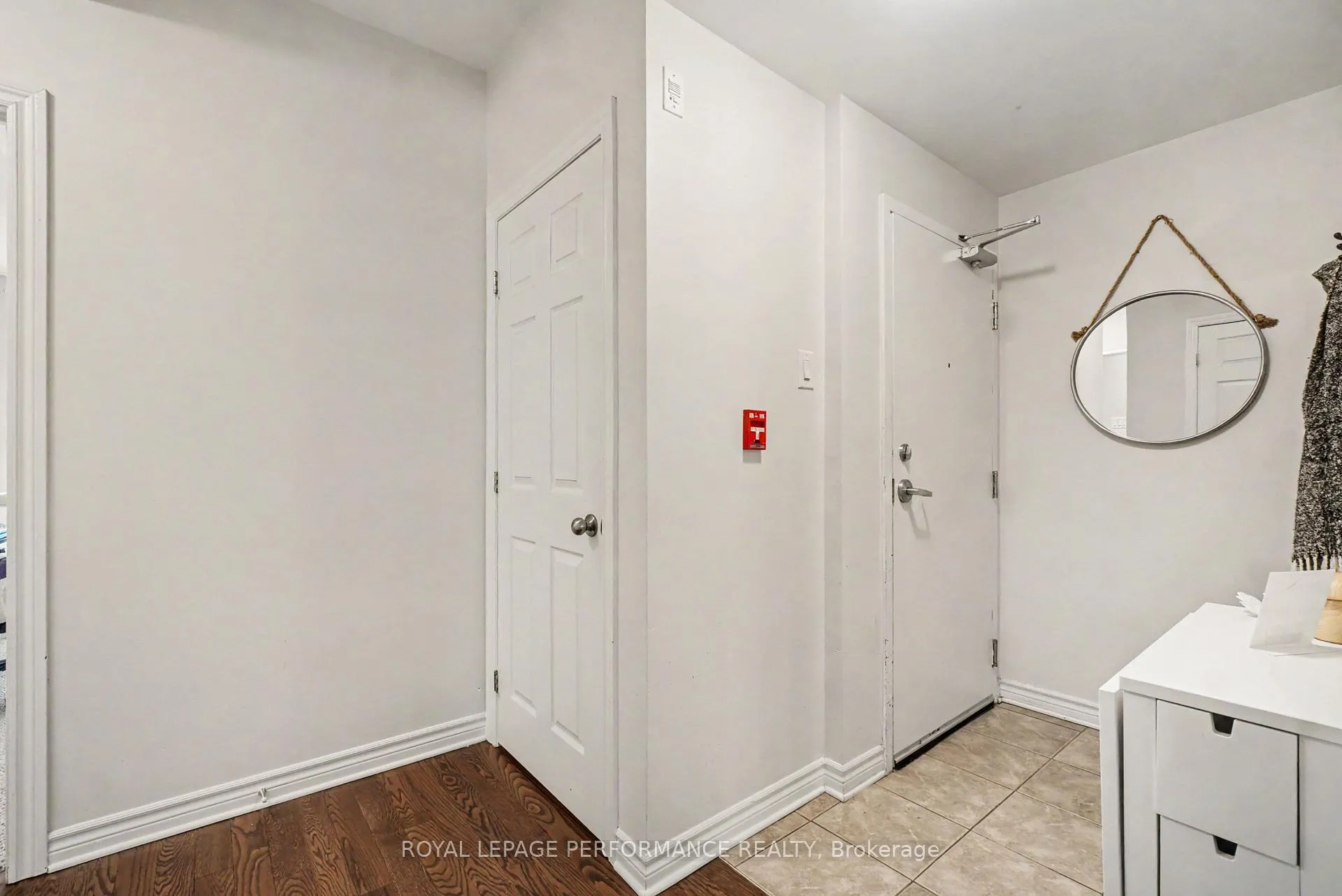Photo 4 of Unit D, 326 Everest Private, Ottawa, Elmvale Acres — HOMEH