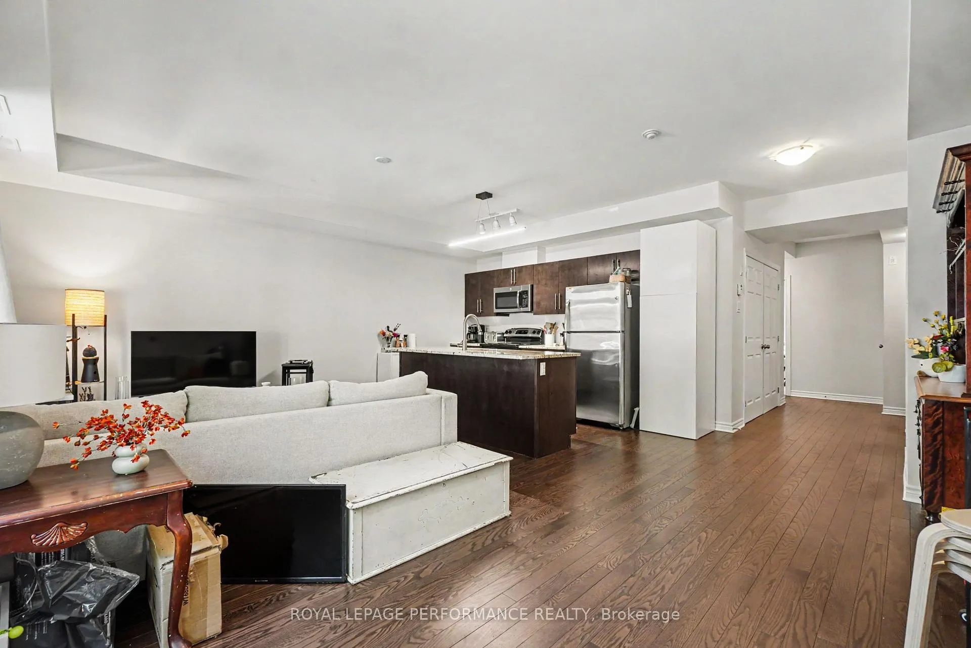 Photo 6 of Unit D, 326 Everest Private, Ottawa, Elmvale Acres — HOMEH