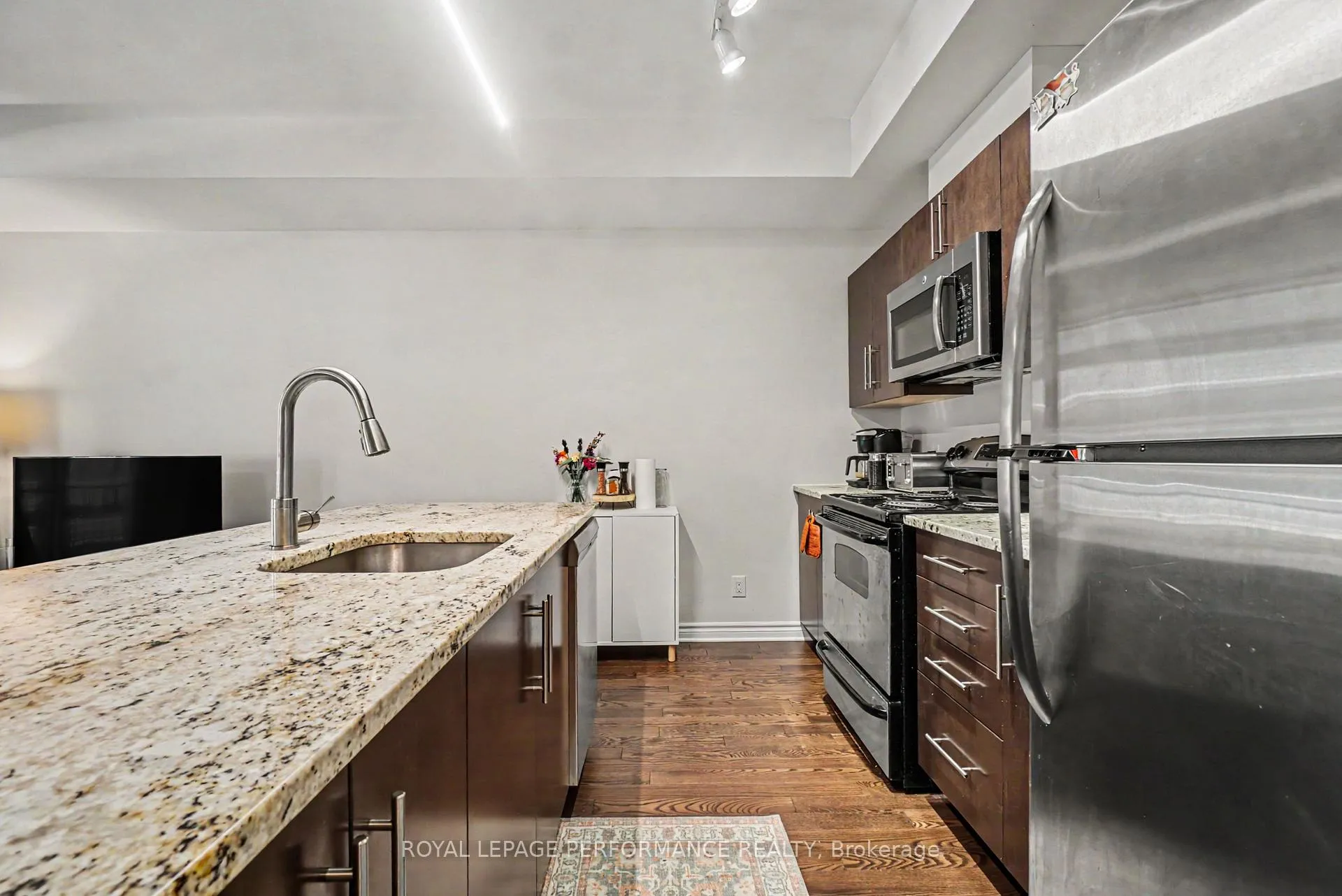 Photo 9 of Unit D, 326 Everest Private, Ottawa, Elmvale Acres — HOMEH