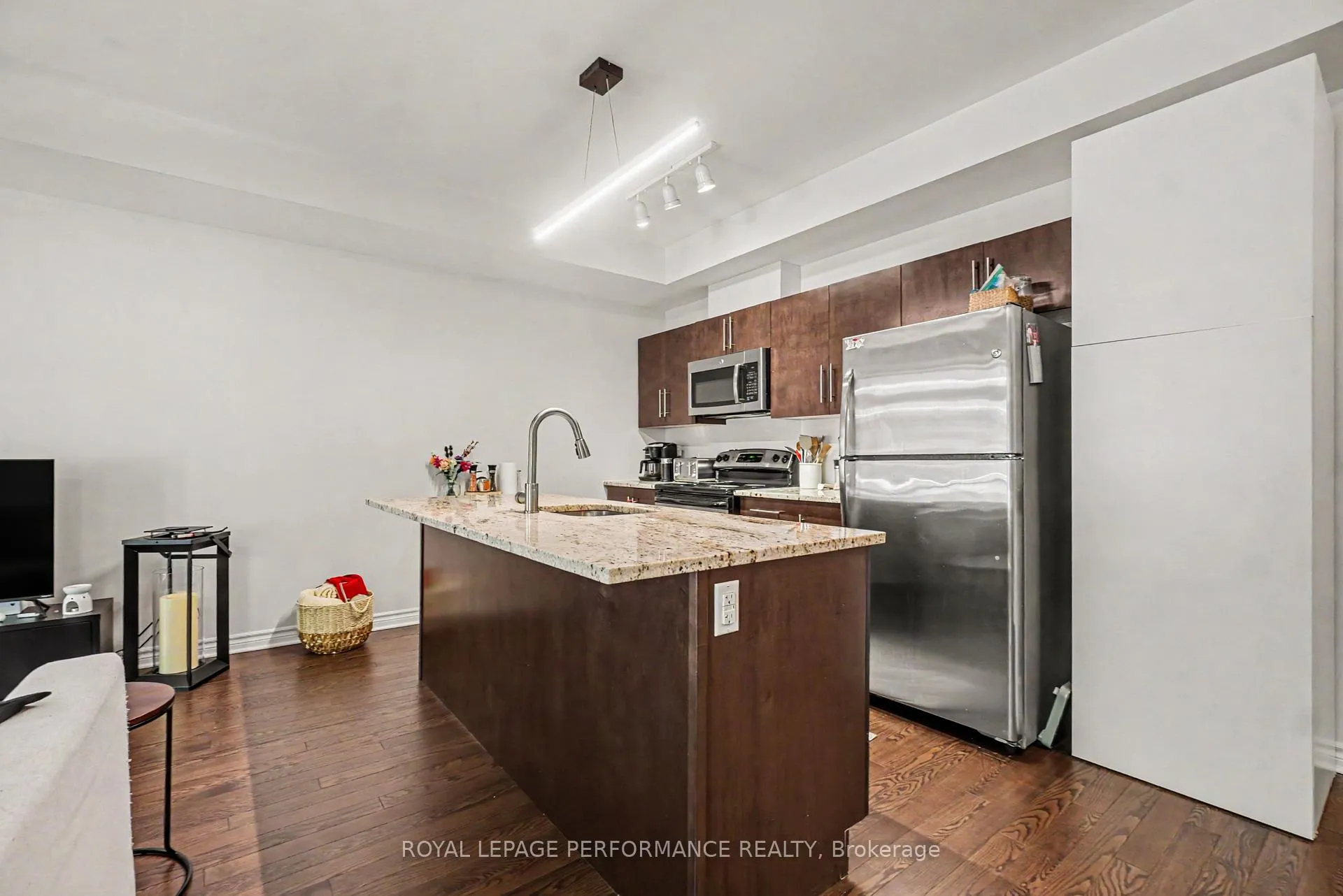 Photo 10 of Unit D, 326 Everest Private, Ottawa, Elmvale Acres — HOMEH