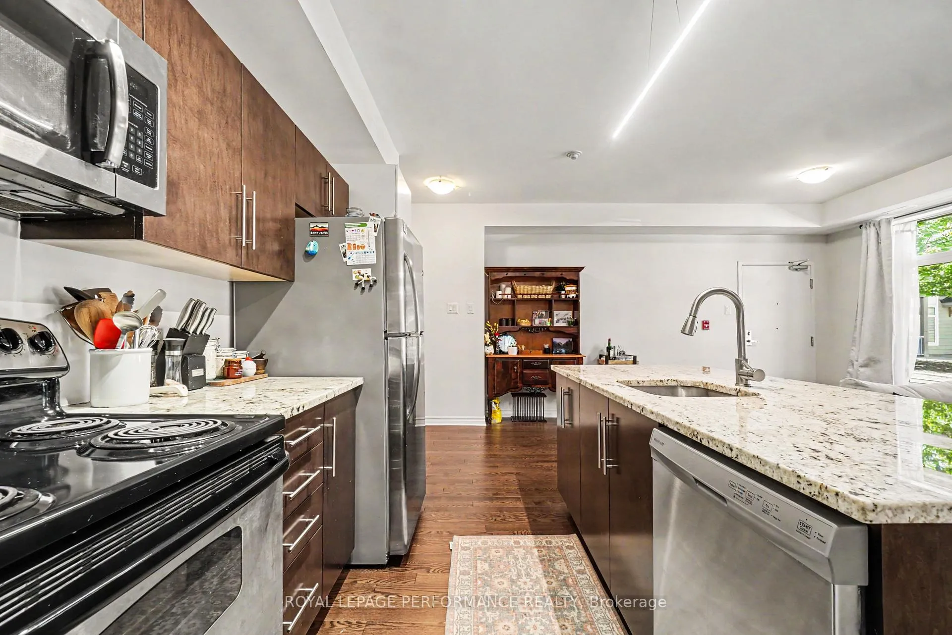 Photo 11 of Unit D, 326 Everest Private, Ottawa, Elmvale Acres — HOMEH