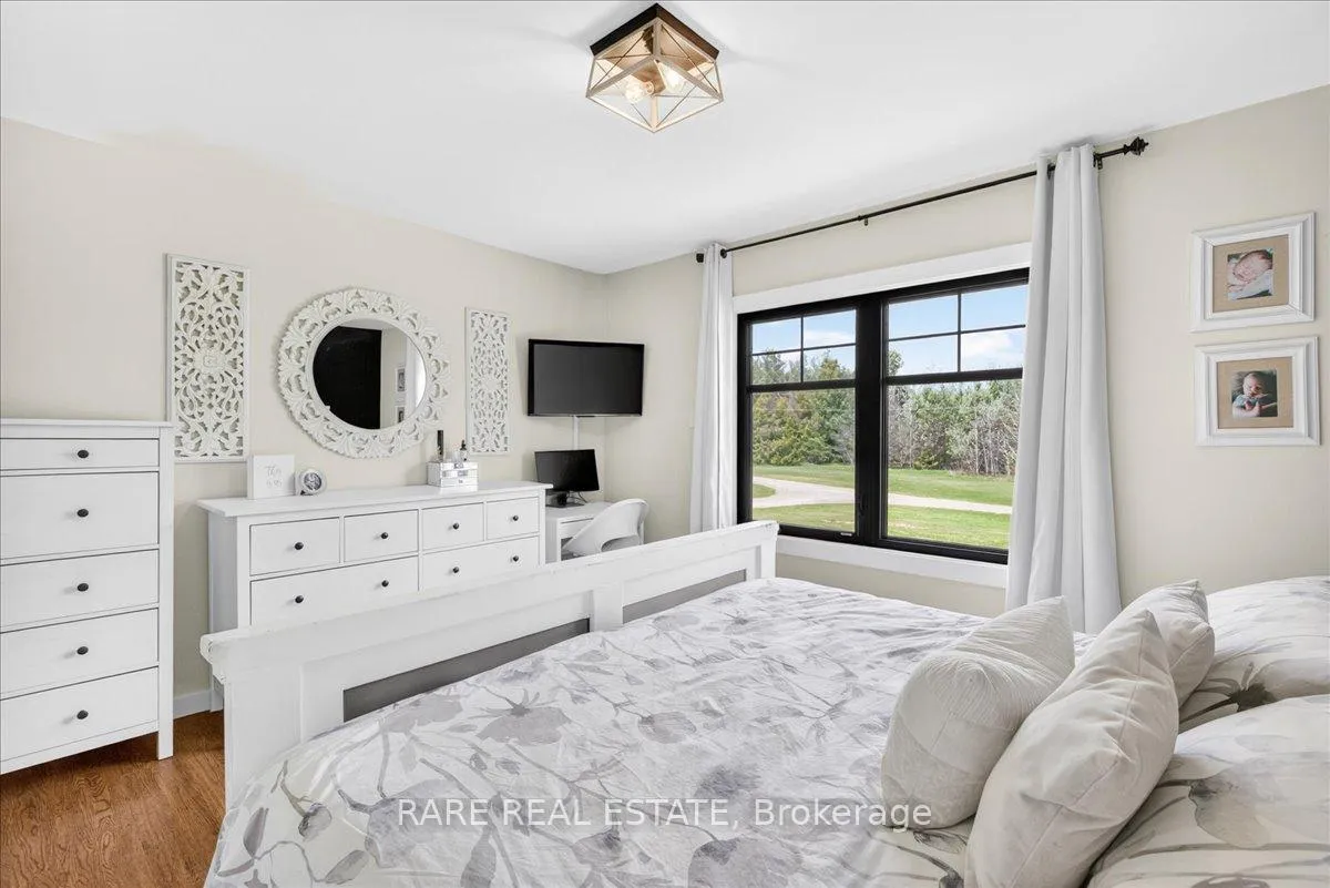 Photo 21 of 31 Creemore Avenue, Clearview, Rural Clearview — HOMEH