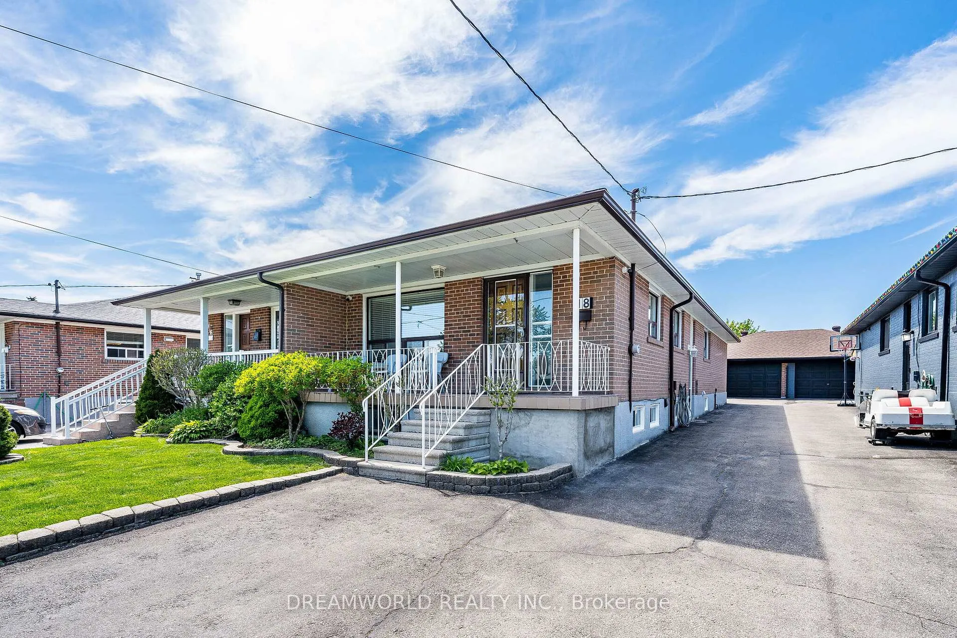 Photo 2 of 18 Hucknall Road, North York, York University Heights — HOMEH