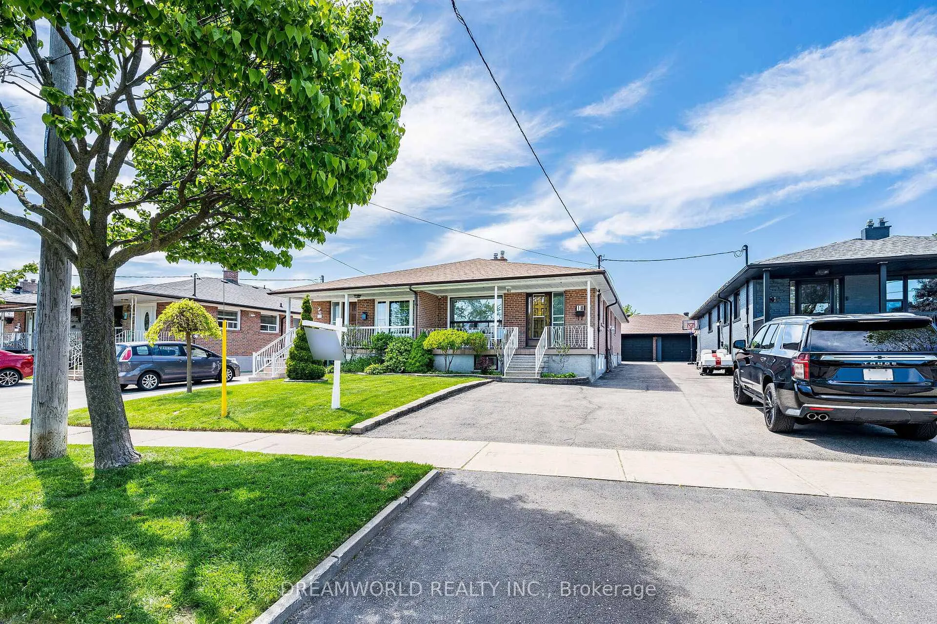 Photo 3 of 18 Hucknall Road, North York, York University Heights — HOMEH