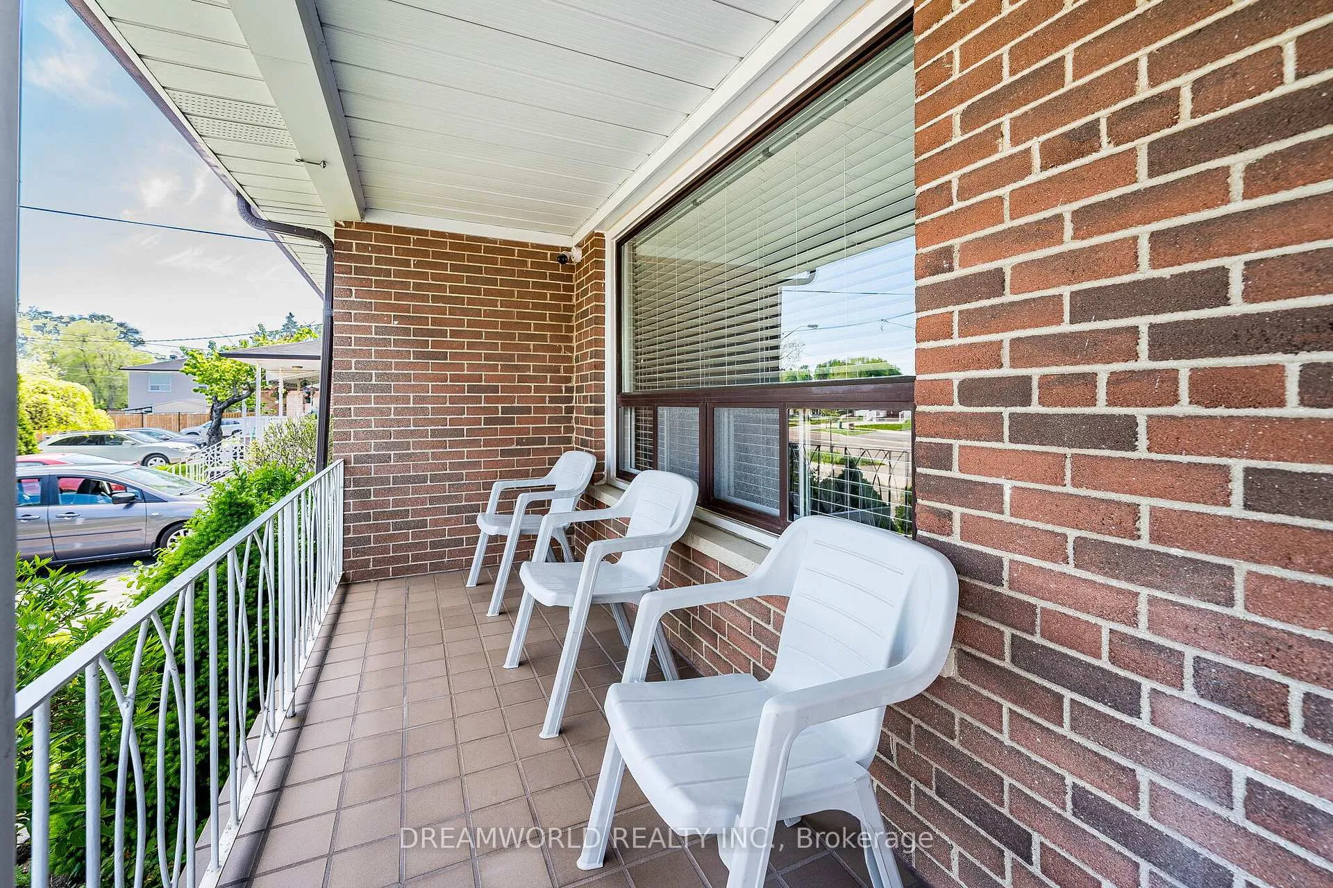 Photo 5 of 18 Hucknall Road, North York, York University Heights — HOMEH