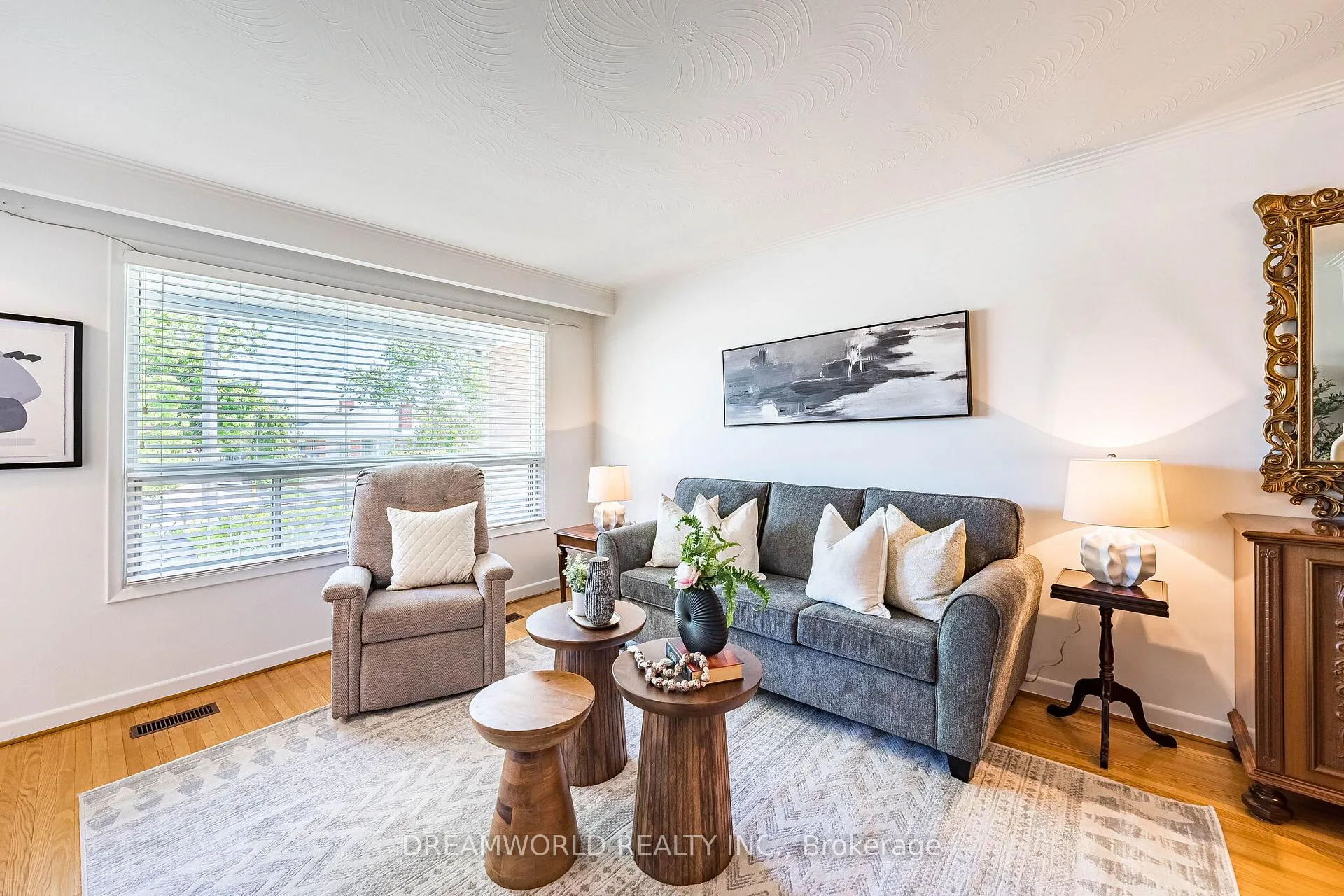 Photo 8 of 18 Hucknall Road, North York, York University Heights — HOMEH
