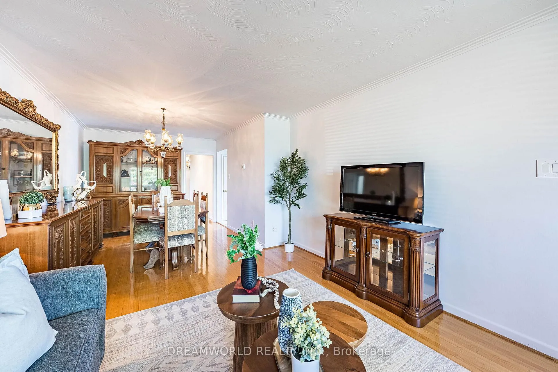 Photo 9 of 18 Hucknall Road, North York, York University Heights — HOMEH