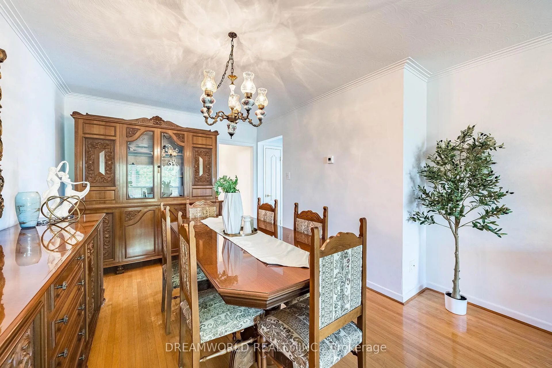 Photo 11 of 18 Hucknall Road, North York, York University Heights — HOMEH