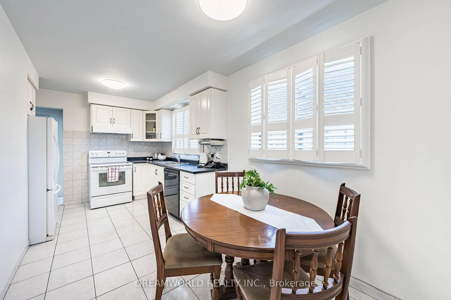 Photo 13 of 18 Hucknall Road, North York, York University Heights — HOMEH