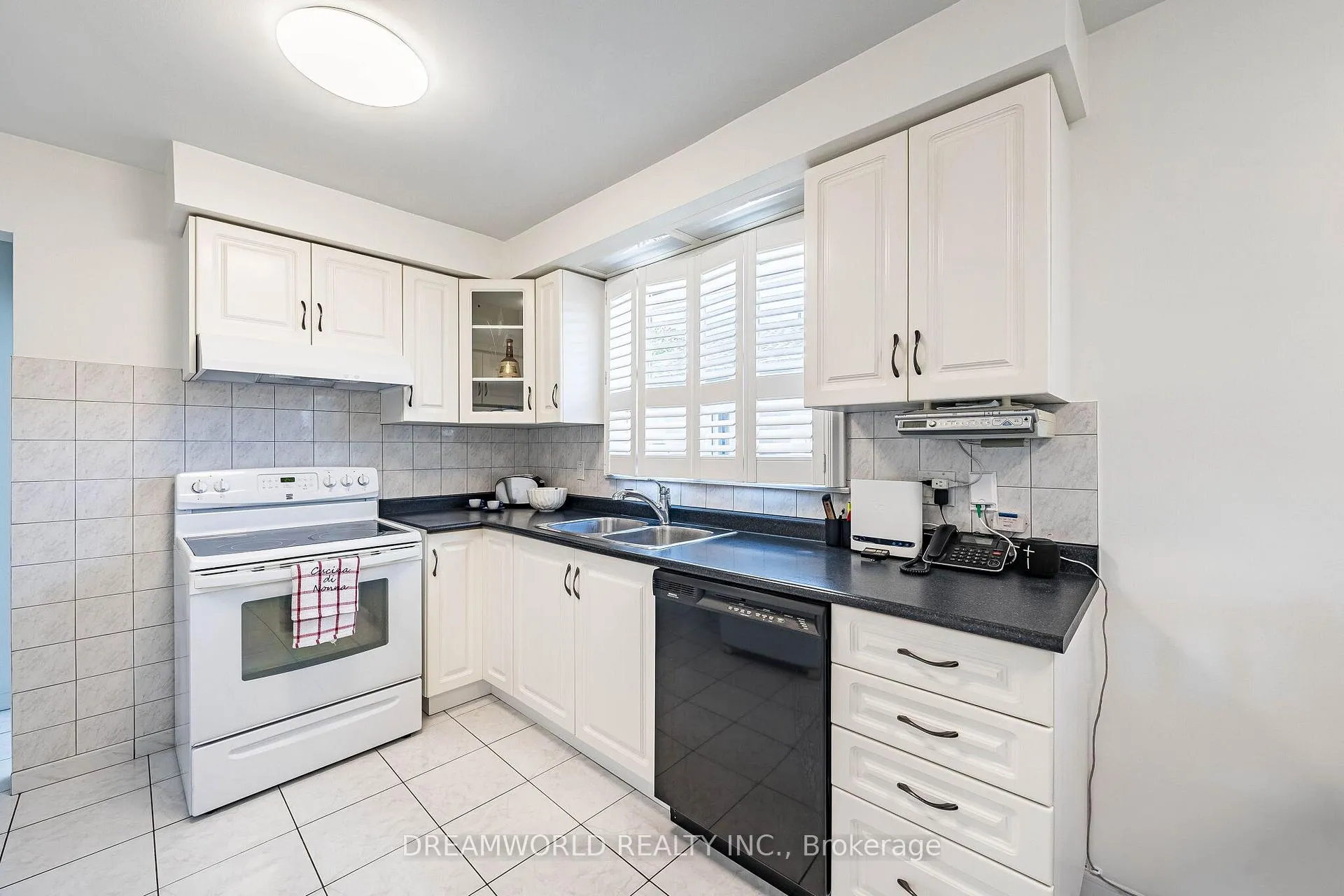 Photo 15 of 18 Hucknall Road, North York, York University Heights — HOMEH