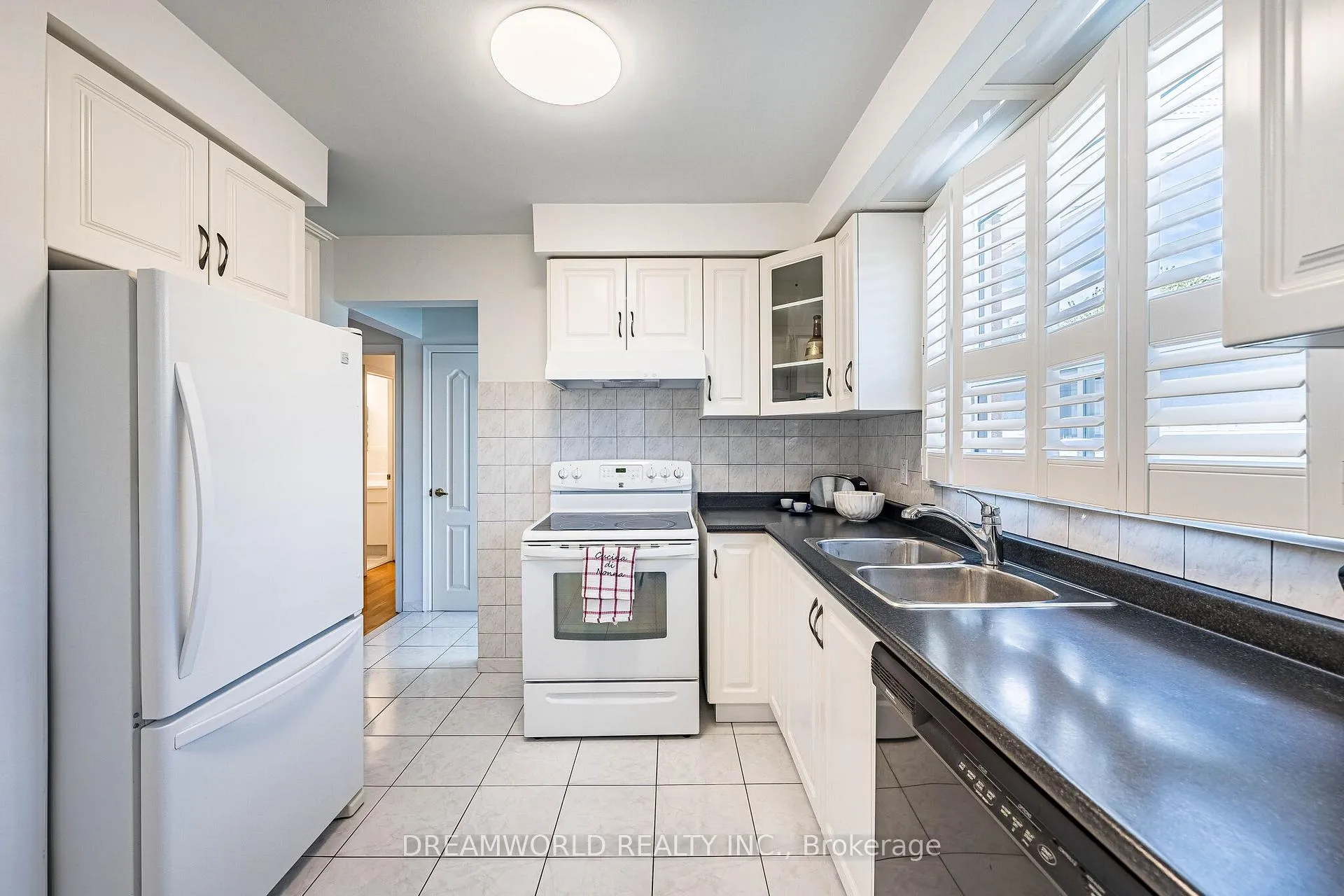 Photo 16 of 18 Hucknall Road, North York, York University Heights — HOMEH