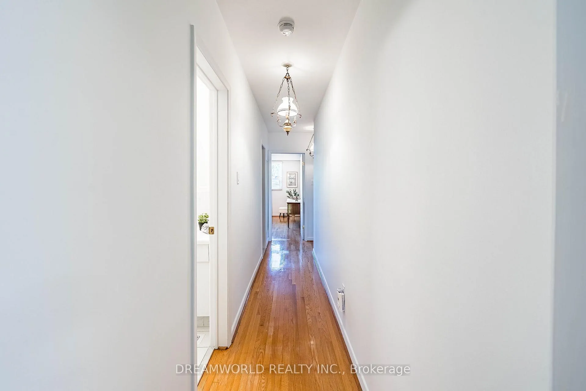 Photo 19 of 18 Hucknall Road, North York, York University Heights — HOMEH