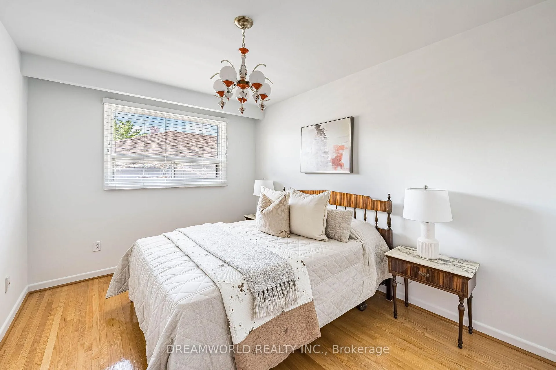Photo 20 of 18 Hucknall Road, North York, York University Heights — HOMEH