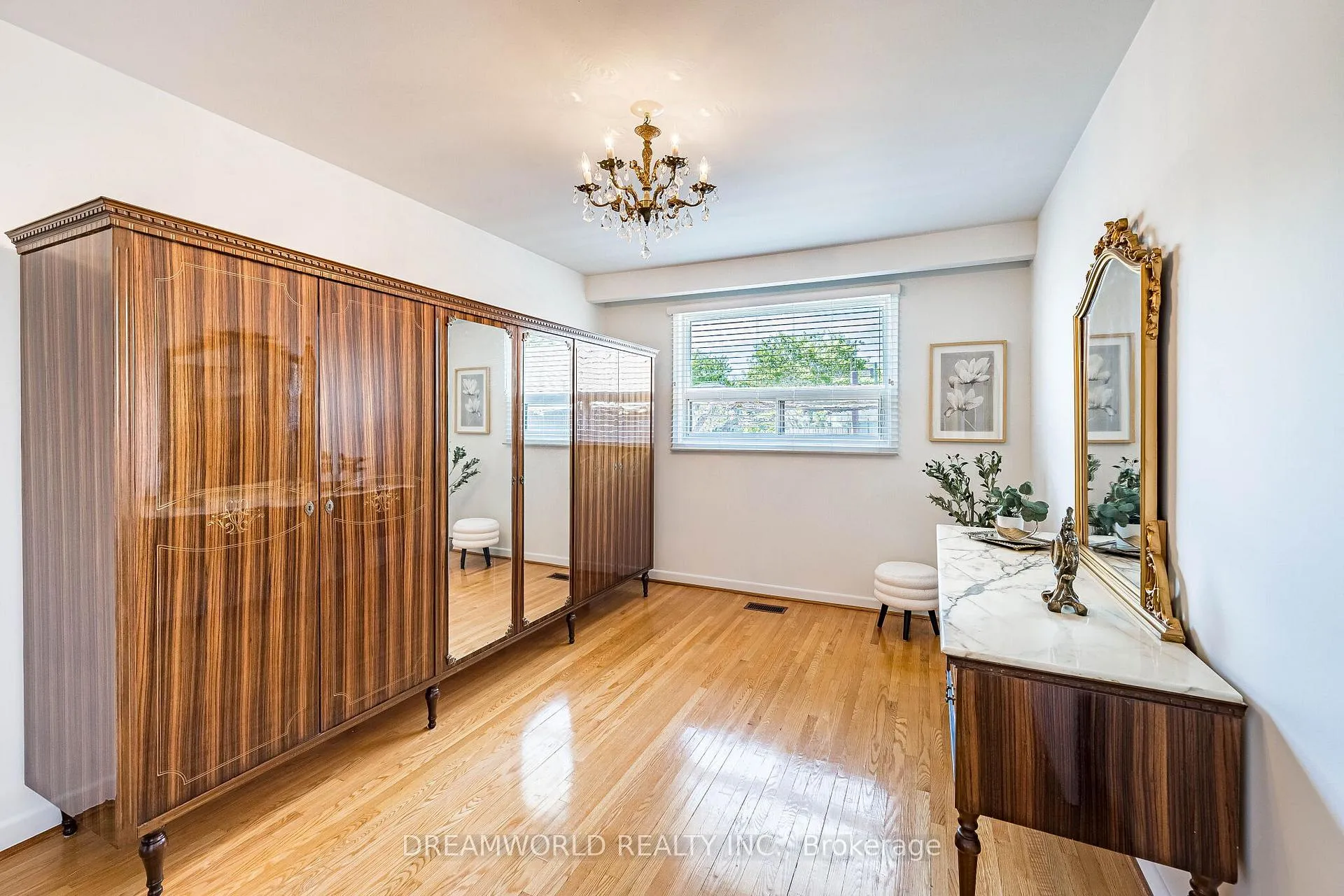 Photo 23 of 18 Hucknall Road, North York, York University Heights — HOMEH