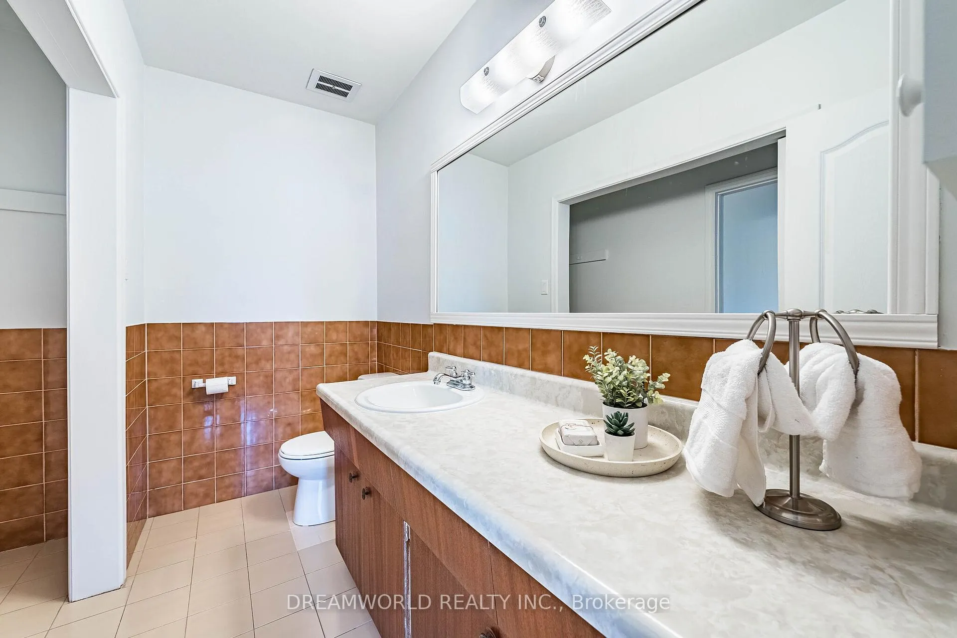 Photo 26 of 18 Hucknall Road, North York, York University Heights — HOMEH