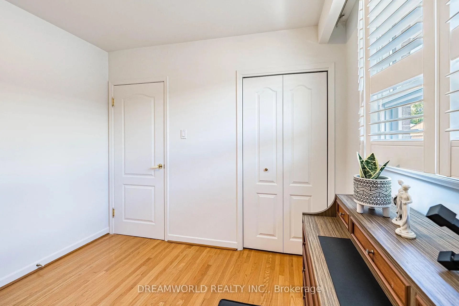 Photo 28 of 18 Hucknall Road, North York, York University Heights — HOMEH
