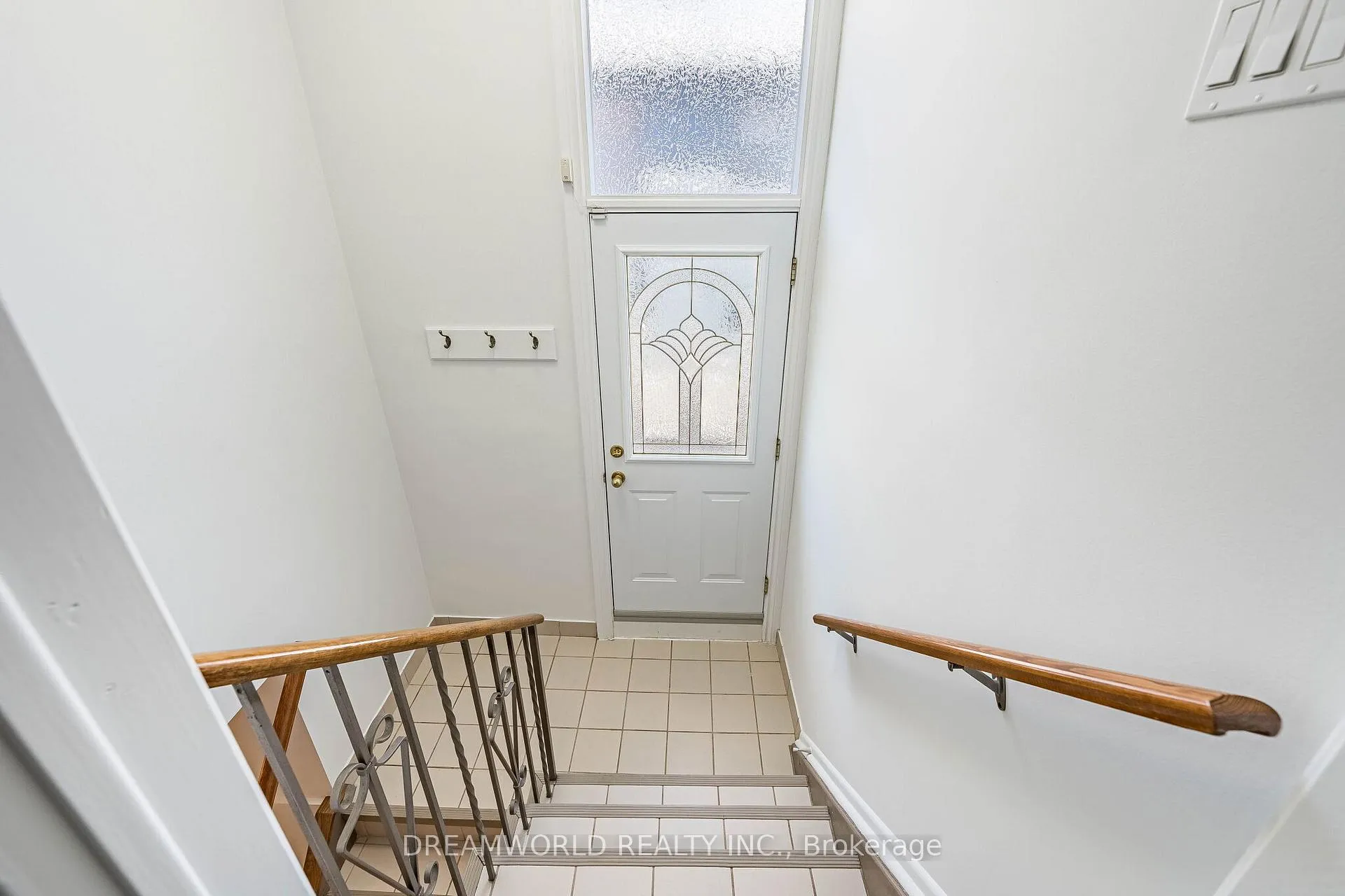 Photo 31 of 18 Hucknall Road, North York, York University Heights — HOMEH