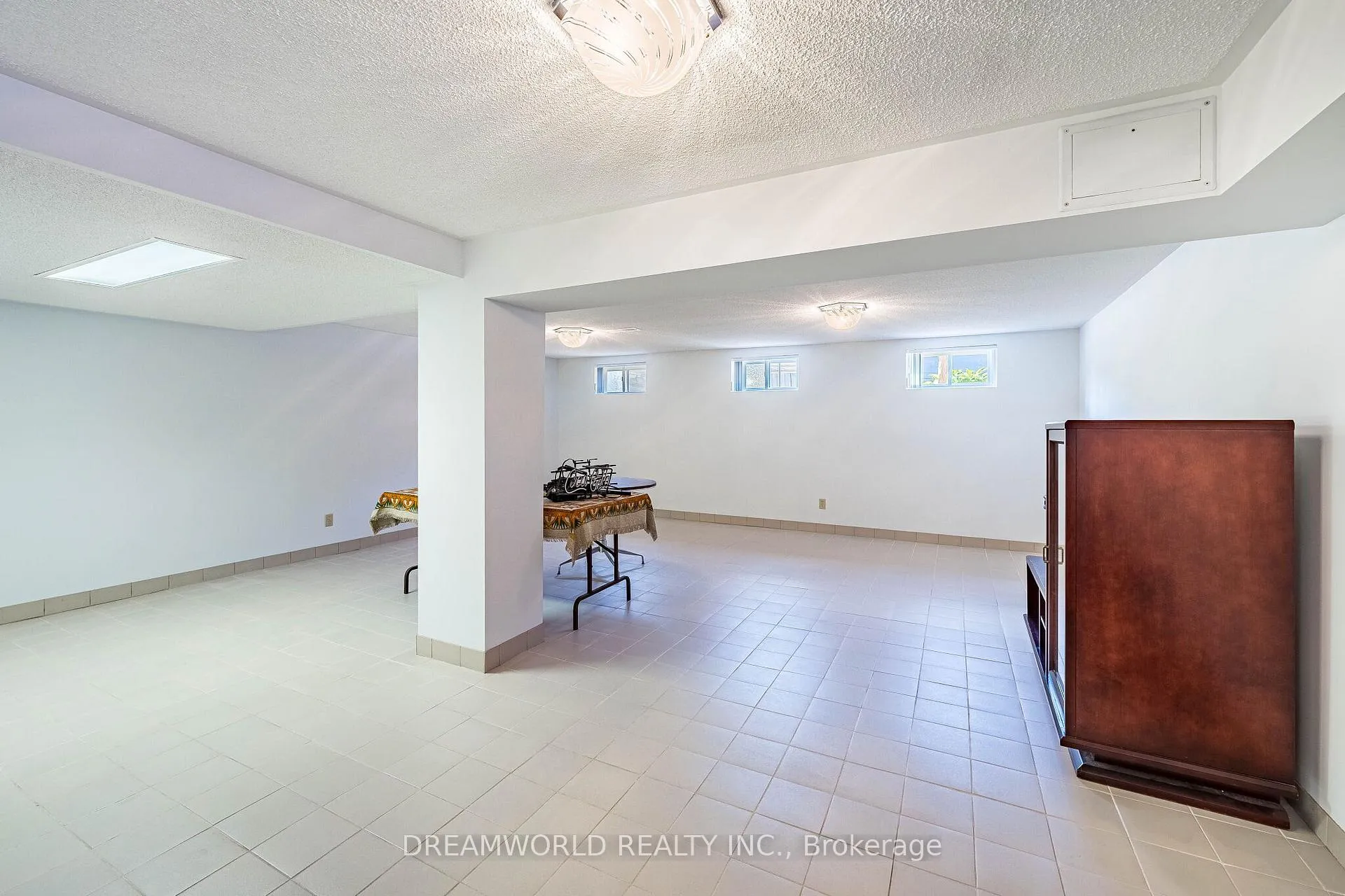 Photo 32 of 18 Hucknall Road, North York, York University Heights — HOMEH