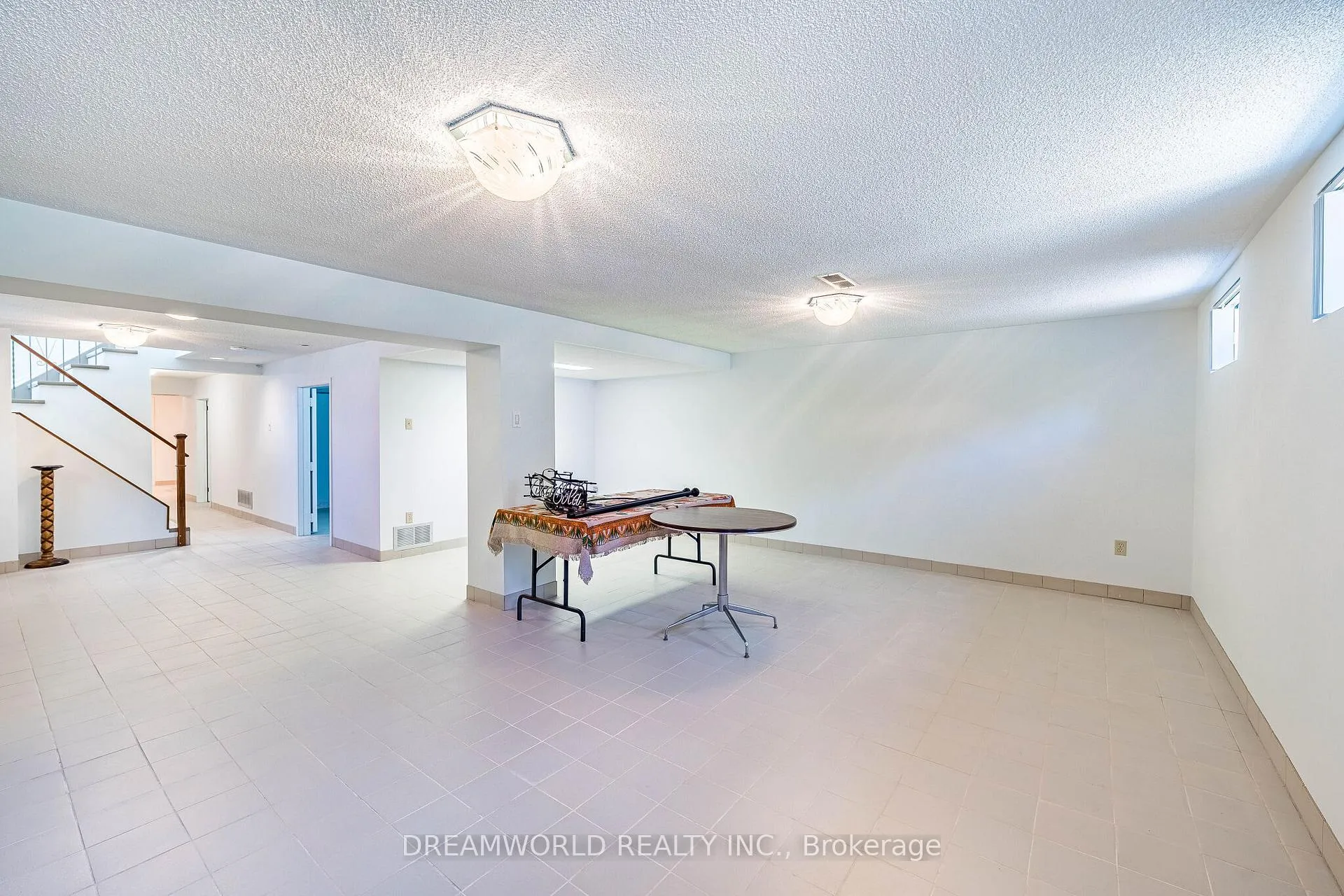 Photo 34 of 18 Hucknall Road, North York, York University Heights — HOMEH