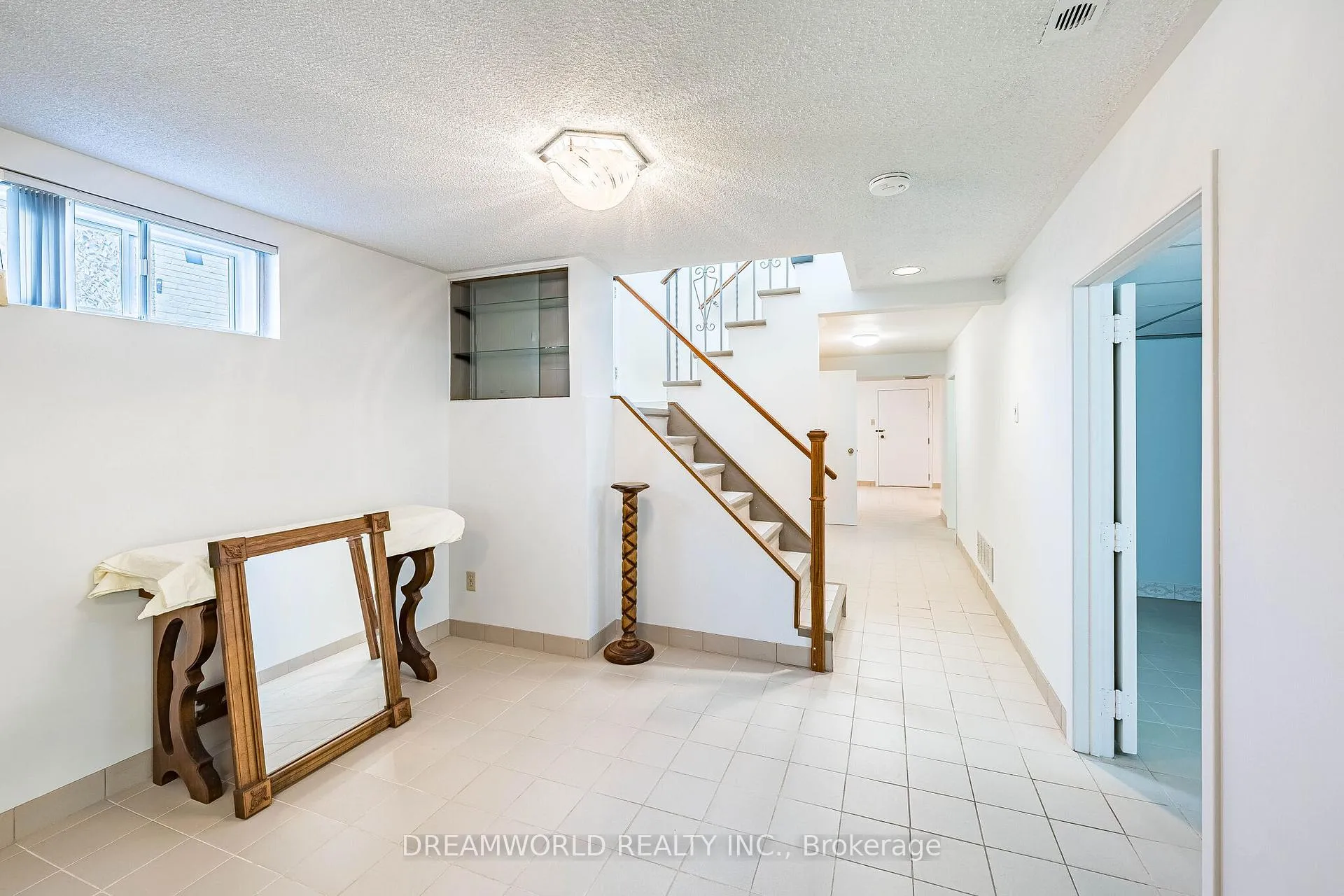 Photo 35 of 18 Hucknall Road, North York, York University Heights — HOMEH