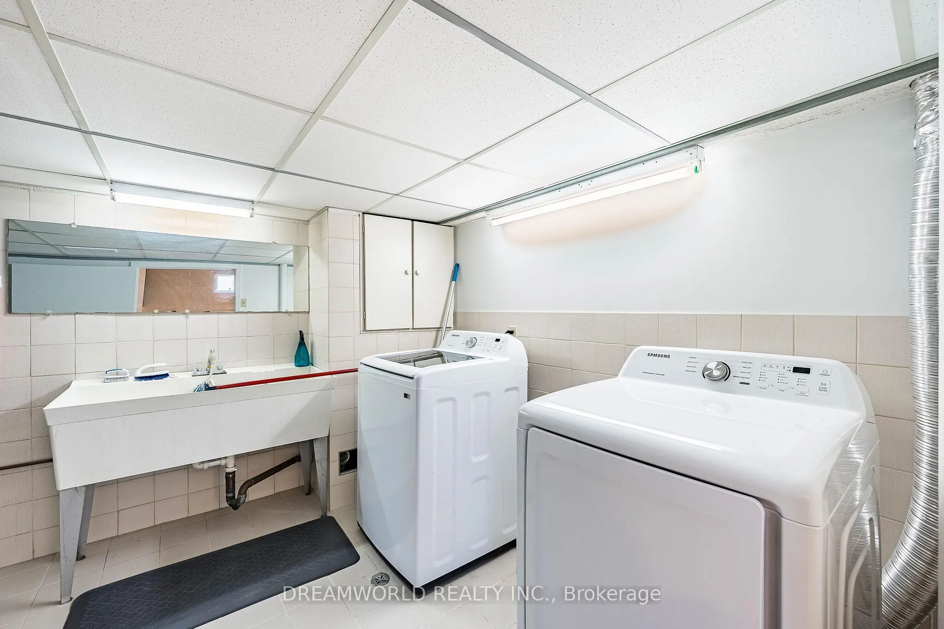 Photo 37 of 18 Hucknall Road, North York, York University Heights — HOMEH