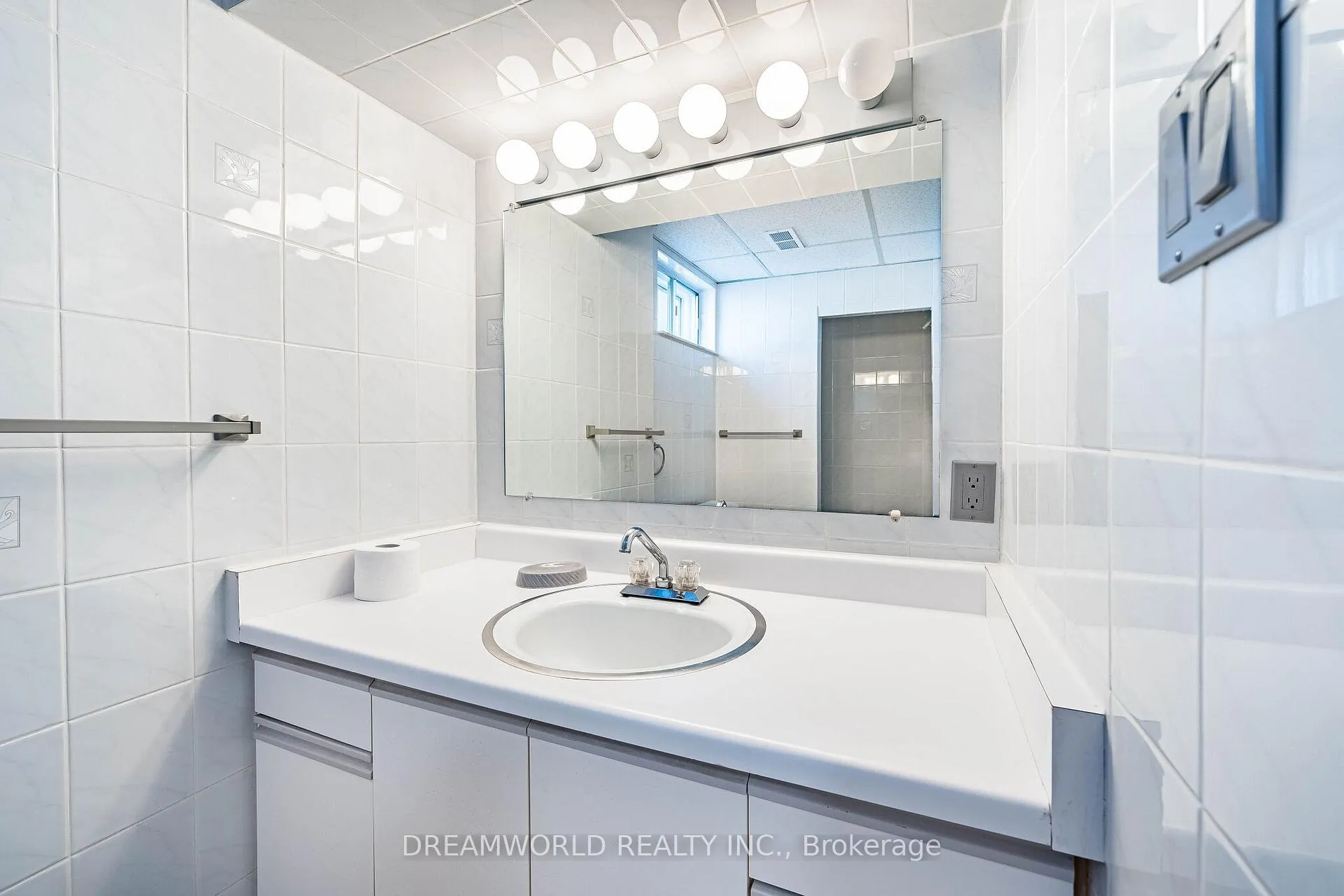 Photo 40 of 18 Hucknall Road, North York, York University Heights — HOMEH