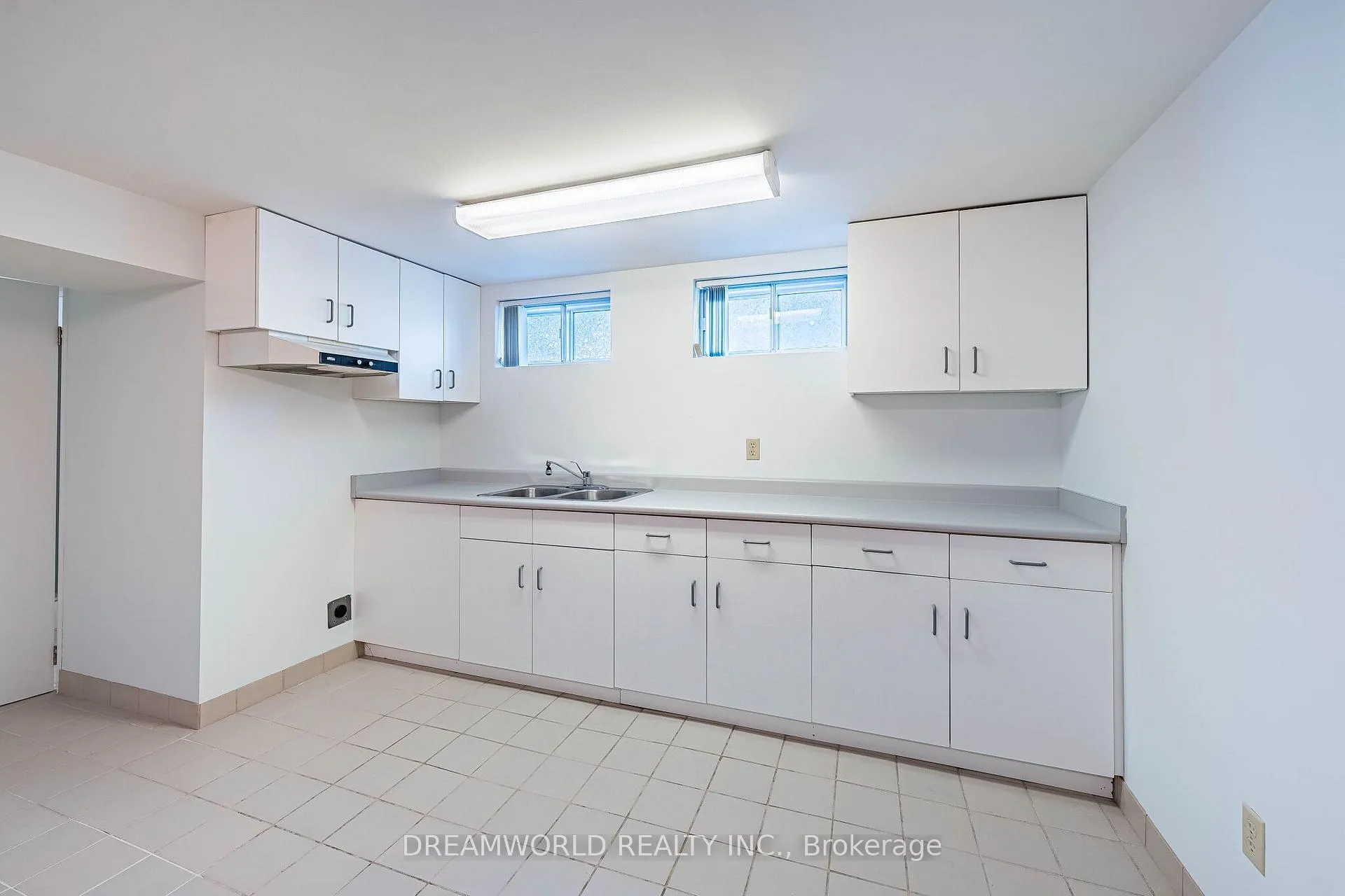 Photo 42 of 18 Hucknall Road, North York, York University Heights — HOMEH
