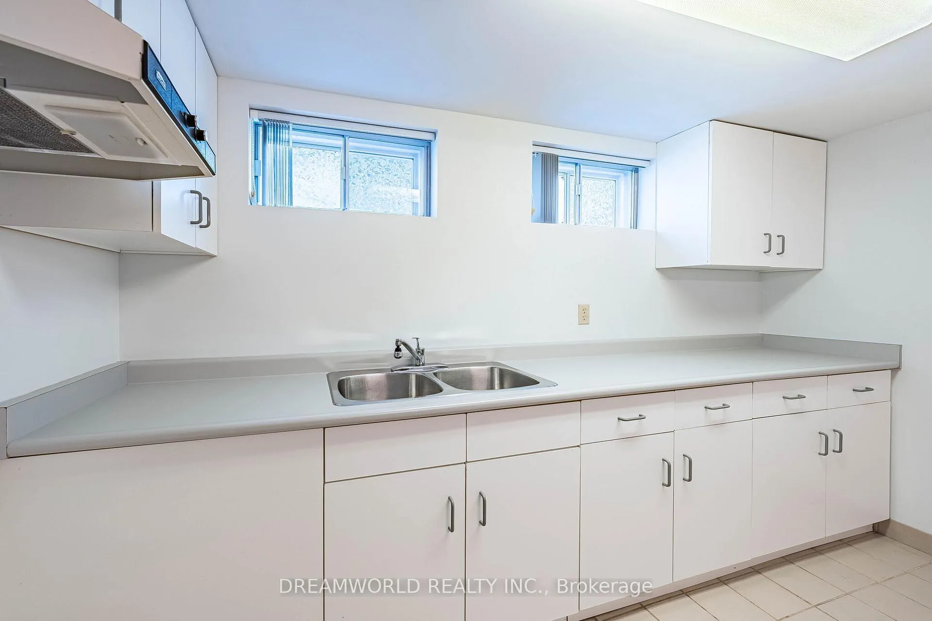 Photo 43 of 18 Hucknall Road, North York, York University Heights — HOMEH