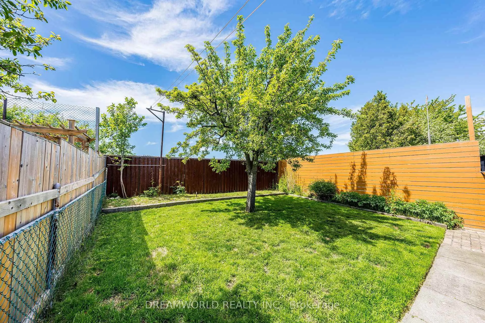 Photo 44 of 18 Hucknall Road, North York, York University Heights — HOMEH