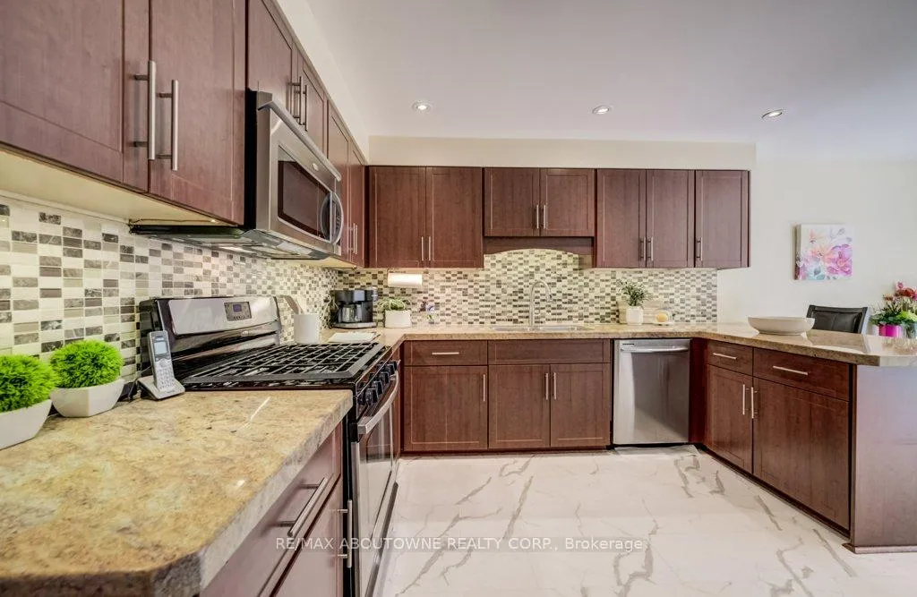 Photo 3 of 1300 Old Bridle Path, Oakville, Glen Abbey — HOMEH