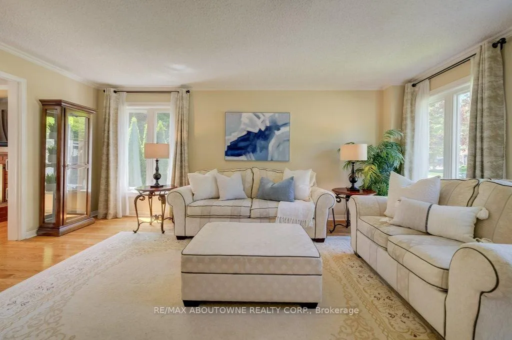 Photo 4 of 1300 Old Bridle Path, Oakville, Glen Abbey — HOMEH