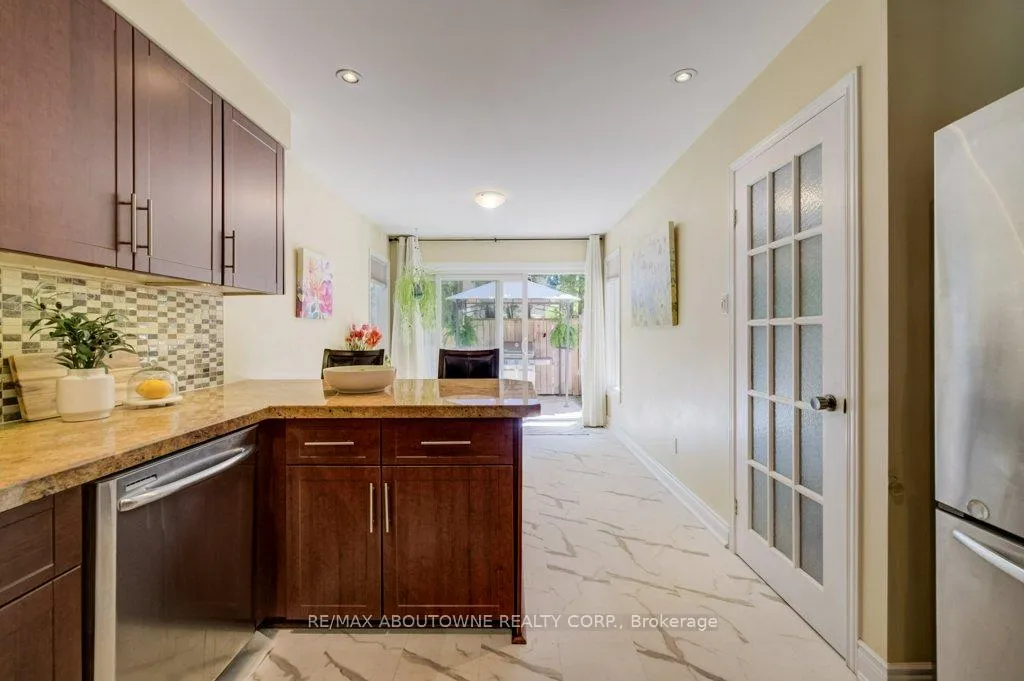Photo 12 of 1300 Old Bridle Path, Oakville, Glen Abbey — HOMEH