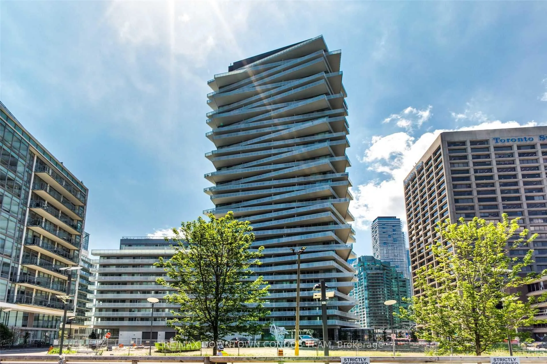 Photo 5 of Unit 511, 15 Queens Quay E, Toronto, Waterfront Communities — HOMEH