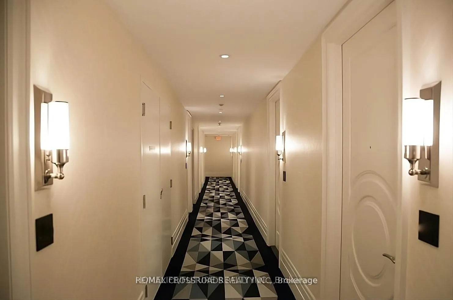 Photo 4 of Unit 1308, 88 Blue Jays Way, Toronto, Waterfront Communities — HOMEH