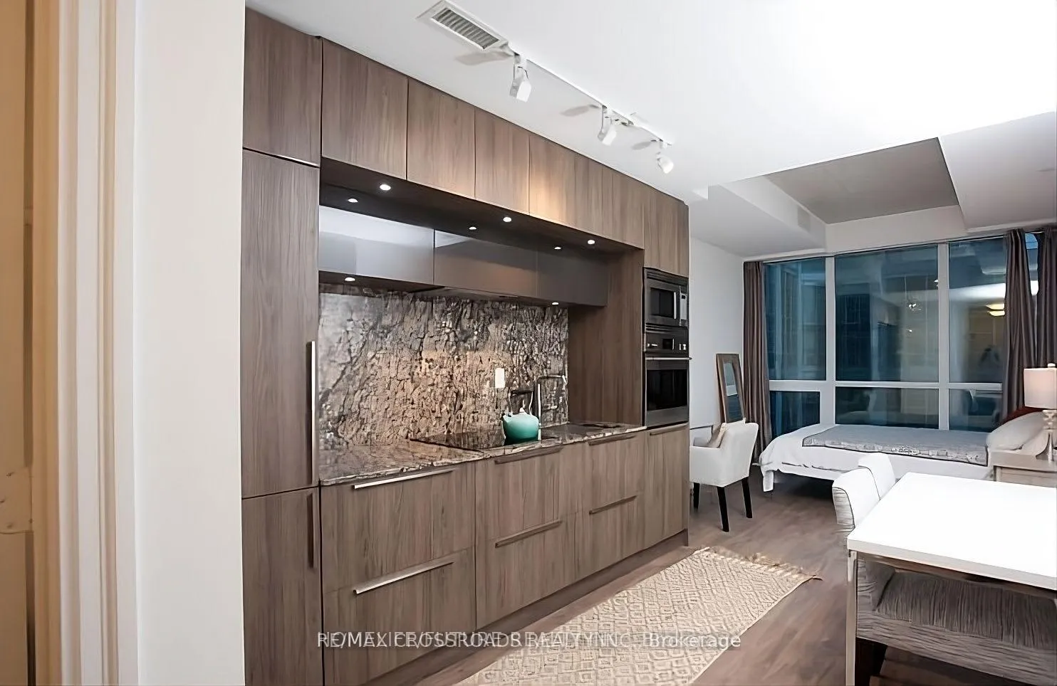 Photo 6 of Unit 1308, 88 Blue Jays Way, Toronto, Waterfront Communities — HOMEH