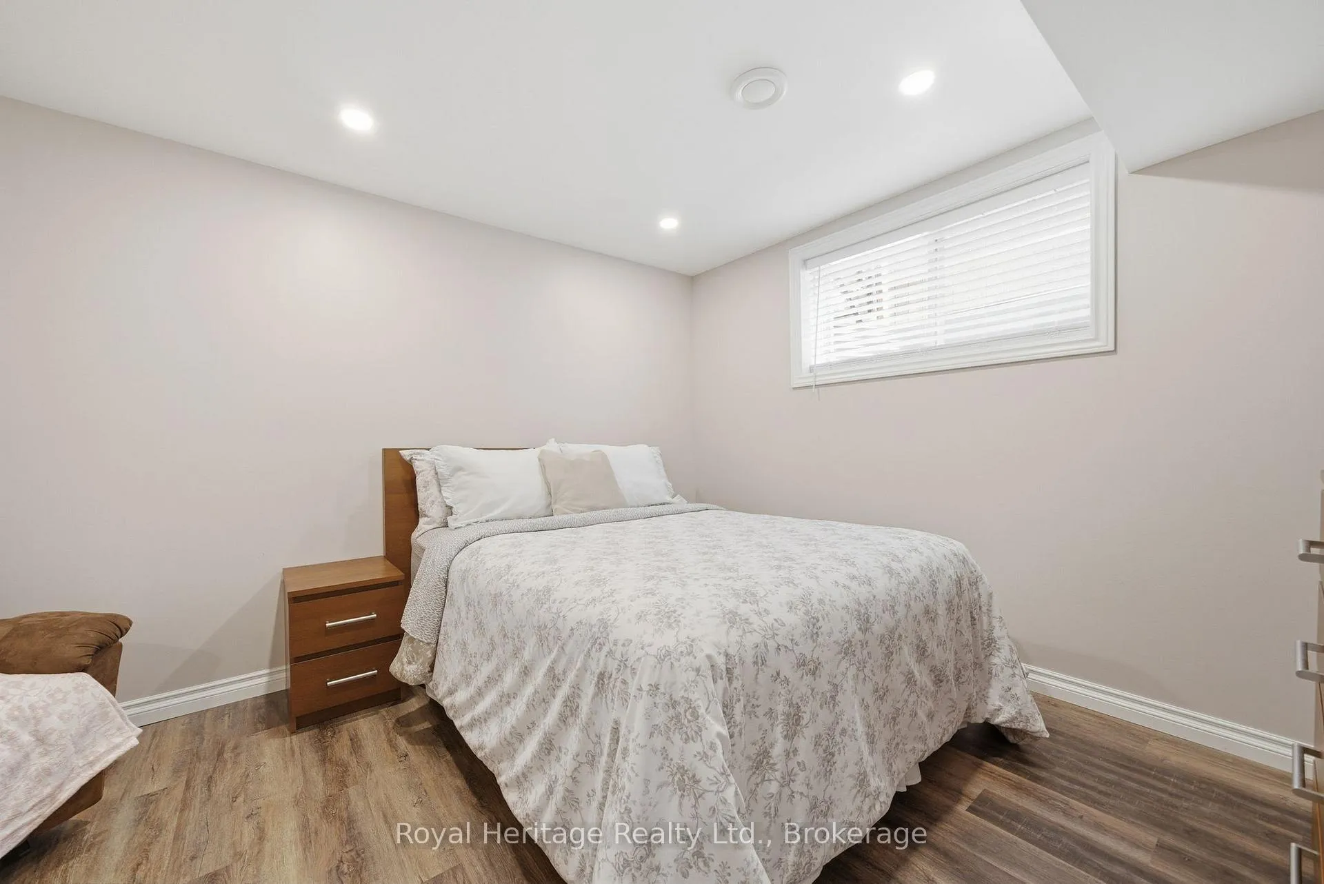 Photo 33 of 58 Glenview Crescent, Belleville, Belleville Ward — HOMEH