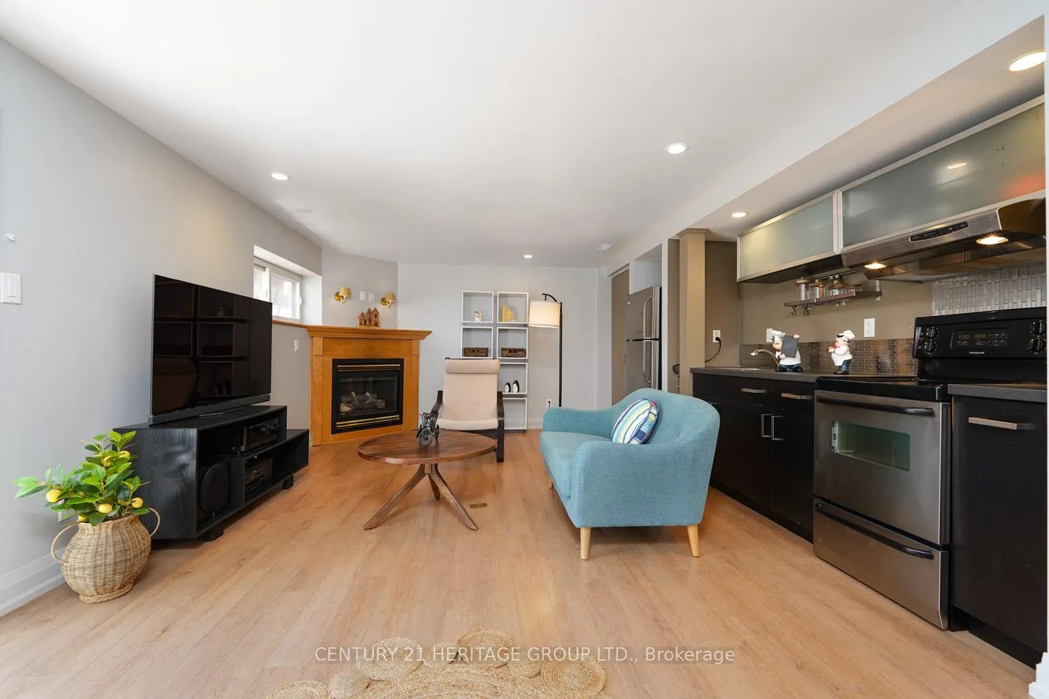 Photo 30 of 35 Jasper Drive, Aurora, Aurora Heights — HOMEH