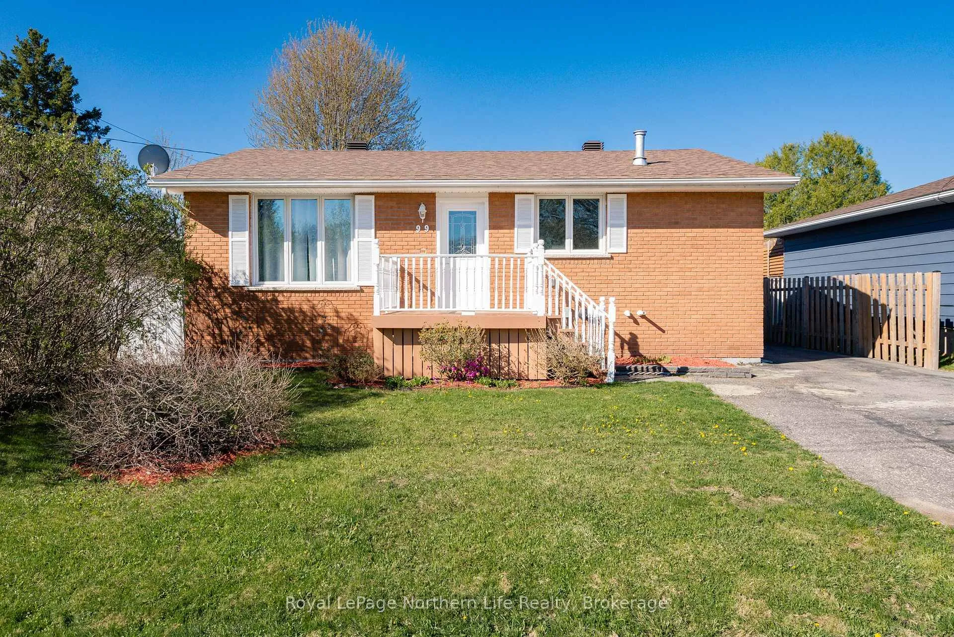 Photo 3 of 99 Strathcona Drive, North Bay, Ferris — HOMEH