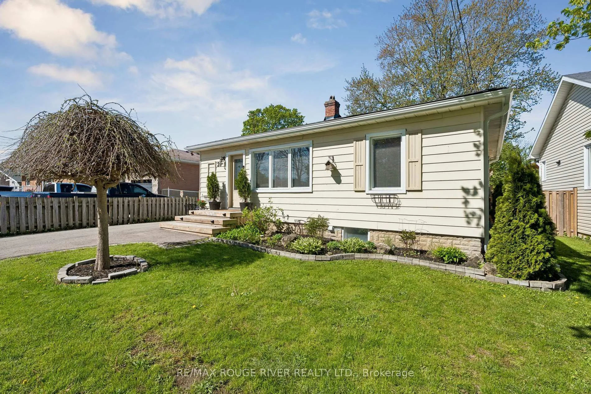 Photo 2 of 20 Lorne Street, Georgina, Sutton & Jackson's Point — HOMEH