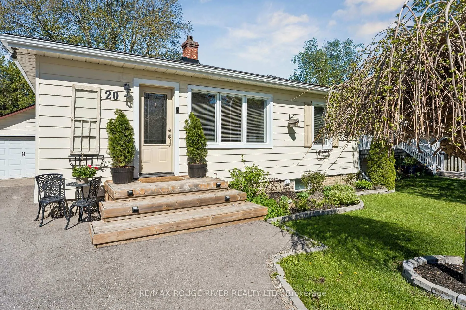 Photo 3 of 20 Lorne Street, Georgina, Sutton & Jackson's Point — HOMEH