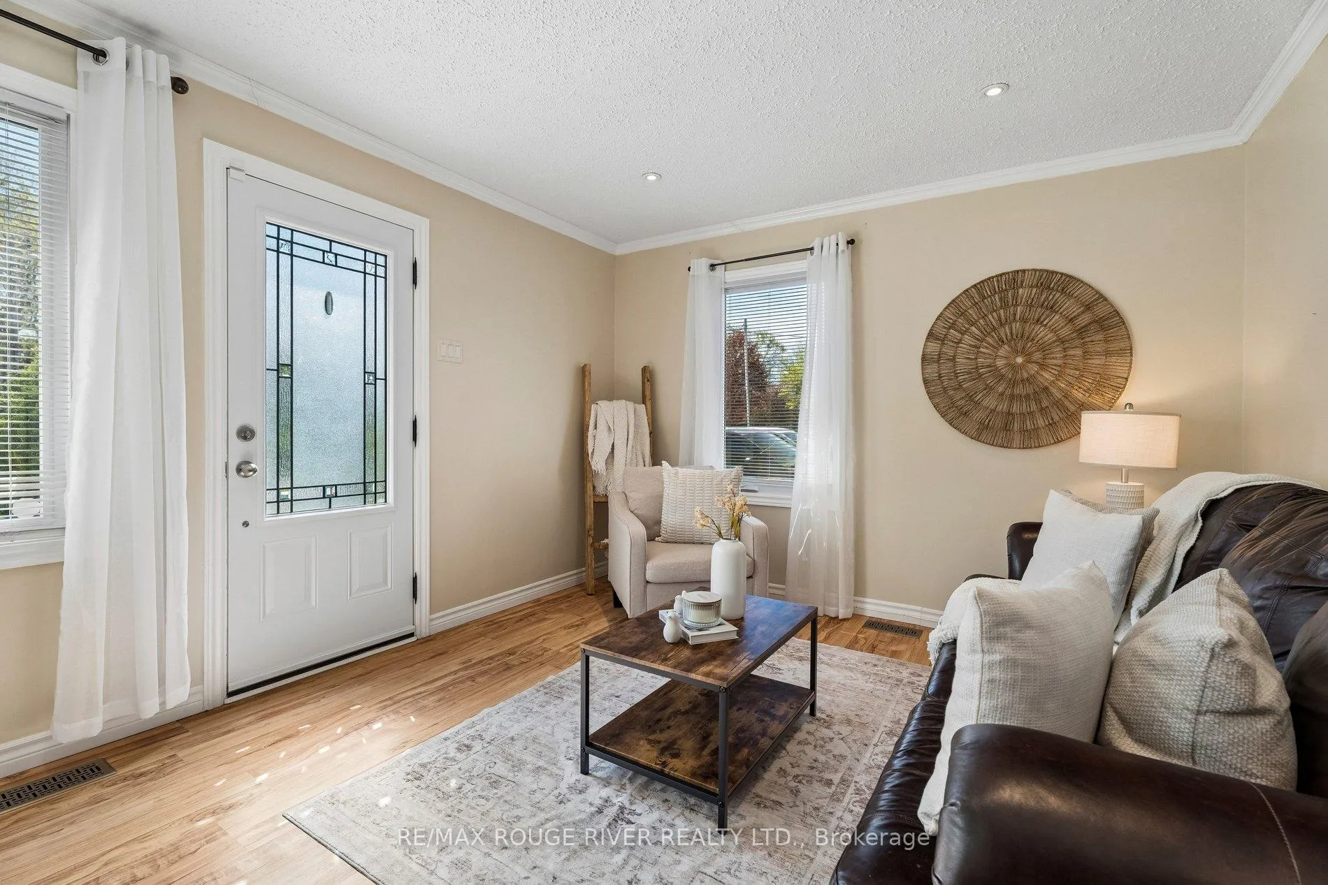 Photo 4 of 20 Lorne Street, Georgina, Sutton & Jackson's Point — HOMEH