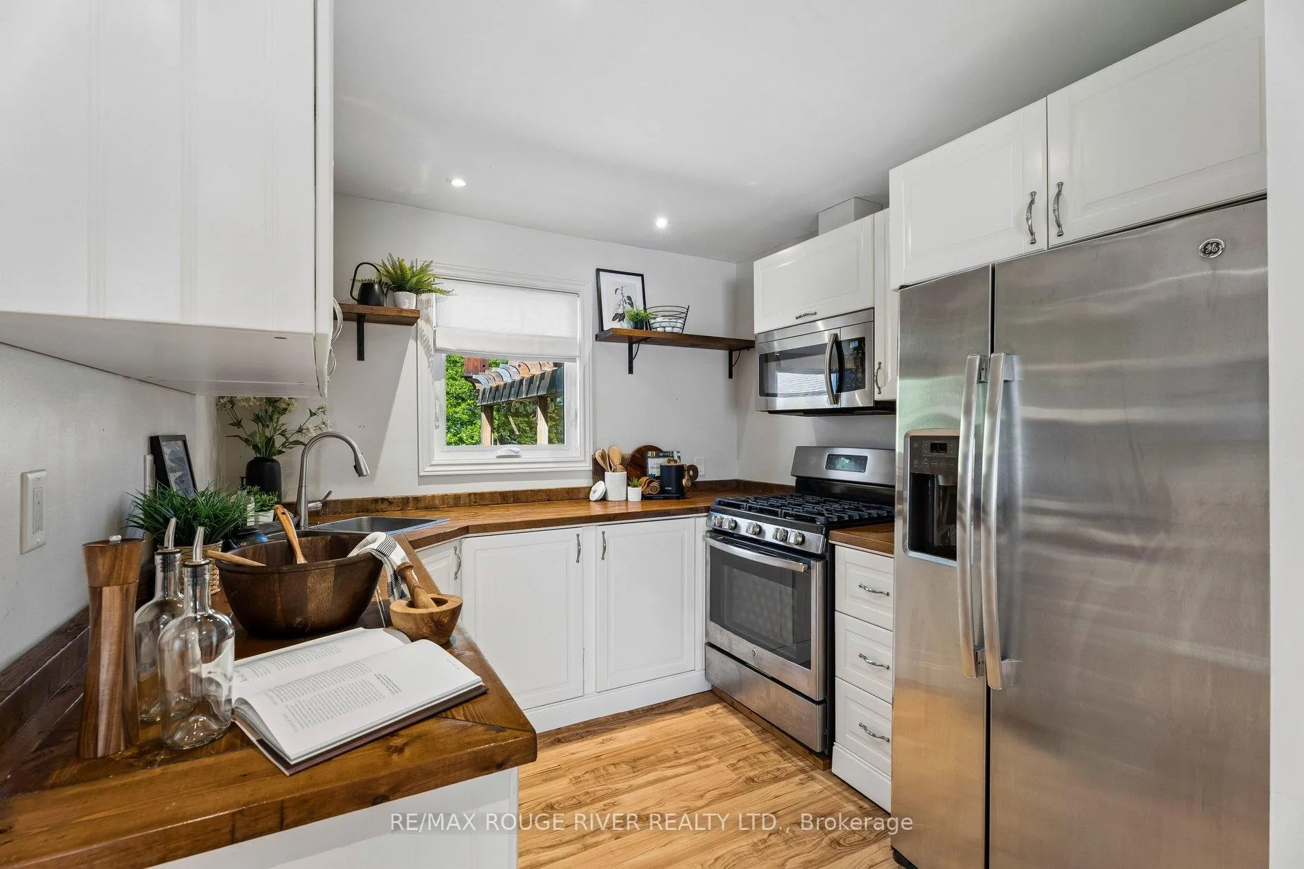 Photo 13 of 20 Lorne Street, Georgina, Sutton & Jackson's Point — HOMEH