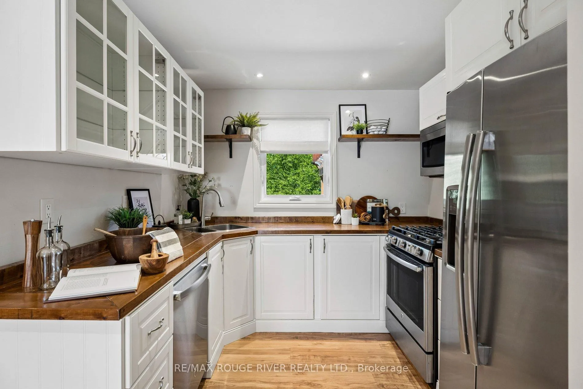 Photo 14 of 20 Lorne Street, Georgina, Sutton & Jackson's Point — HOMEH