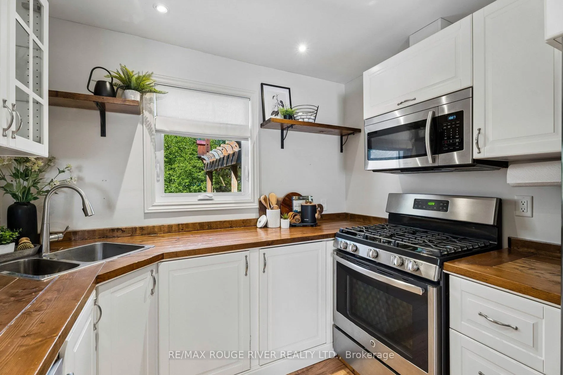 Photo 15 of 20 Lorne Street, Georgina, Sutton & Jackson's Point — HOMEH
