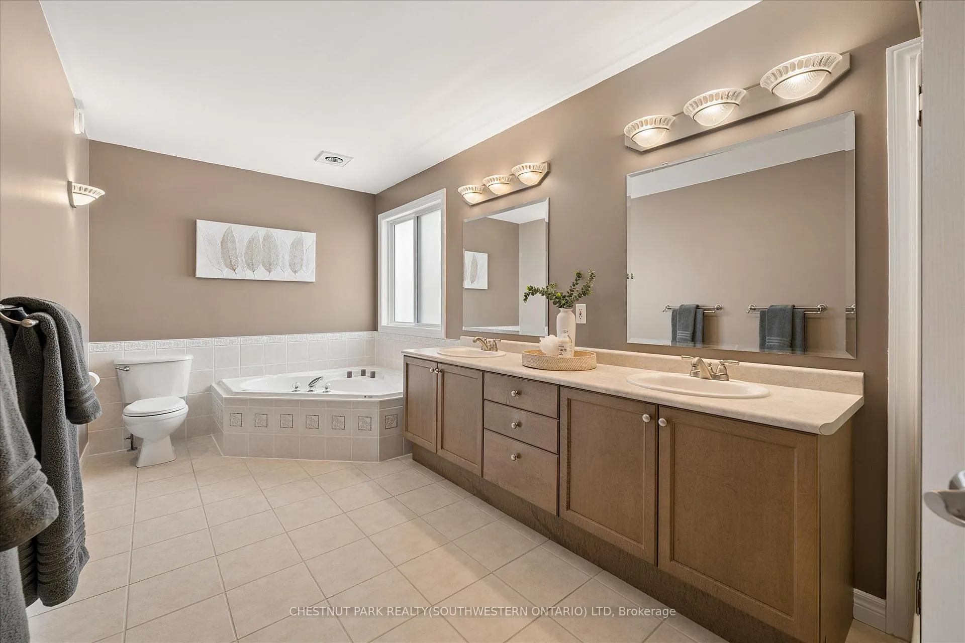 Photo 28 of 697 Breakwater Crescent, Waterloo — HOMEH
