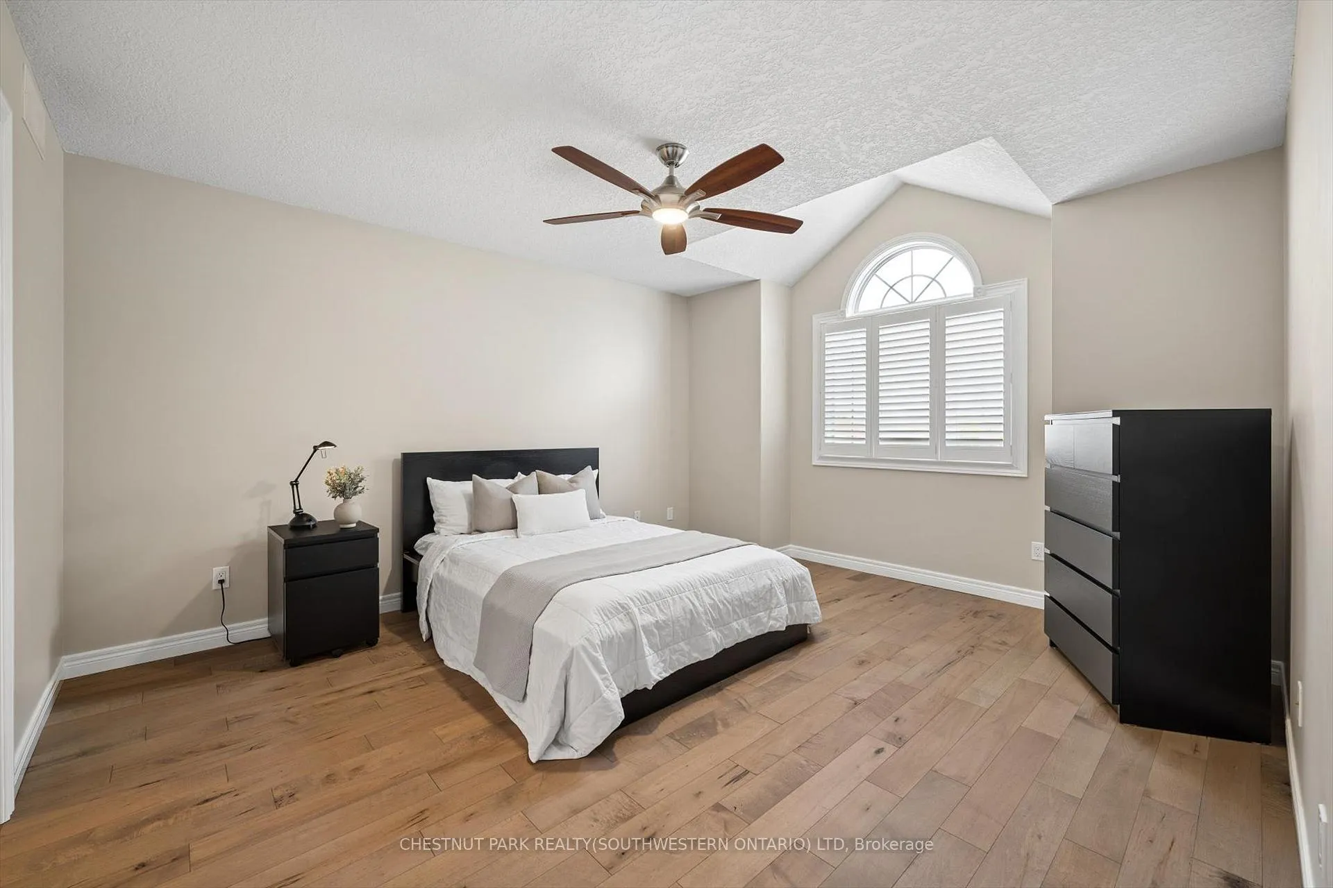 Photo 32 of 697 Breakwater Crescent, Waterloo — HOMEH