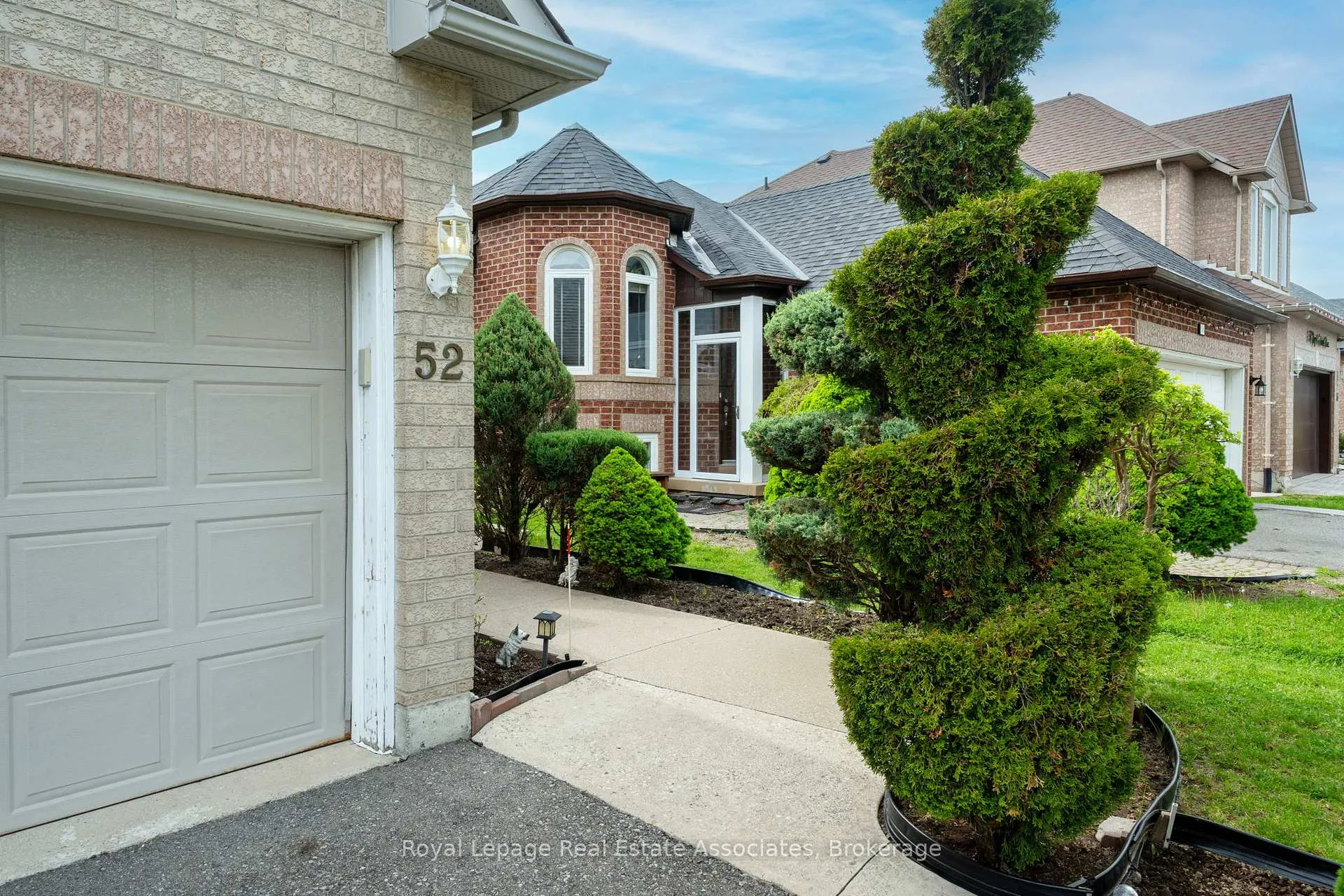 Photo 2 of 52 Royal Orchard Drive, Brampton, Brampton West — HOMEH