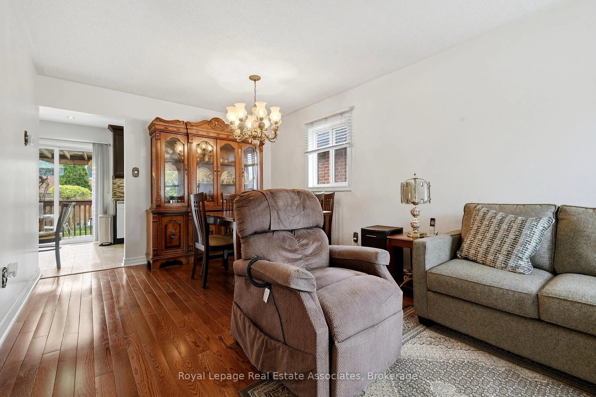 Photo 6 of 52 Royal Orchard Drive, Brampton, Brampton West — HOMEH